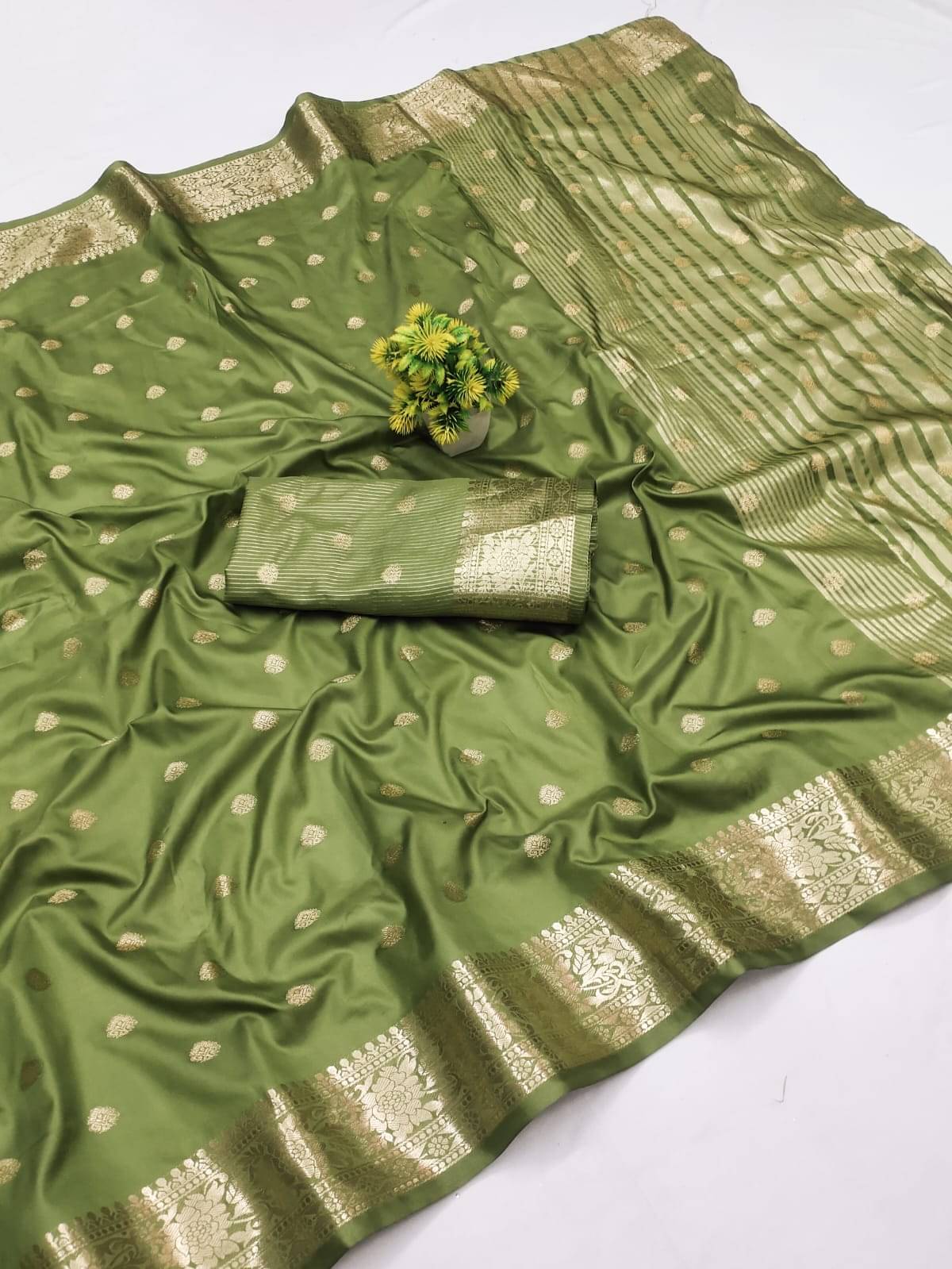     			KV Fashion Silk Blend Solid Saree With Unstitched Blouse Piece ( Sea Green )