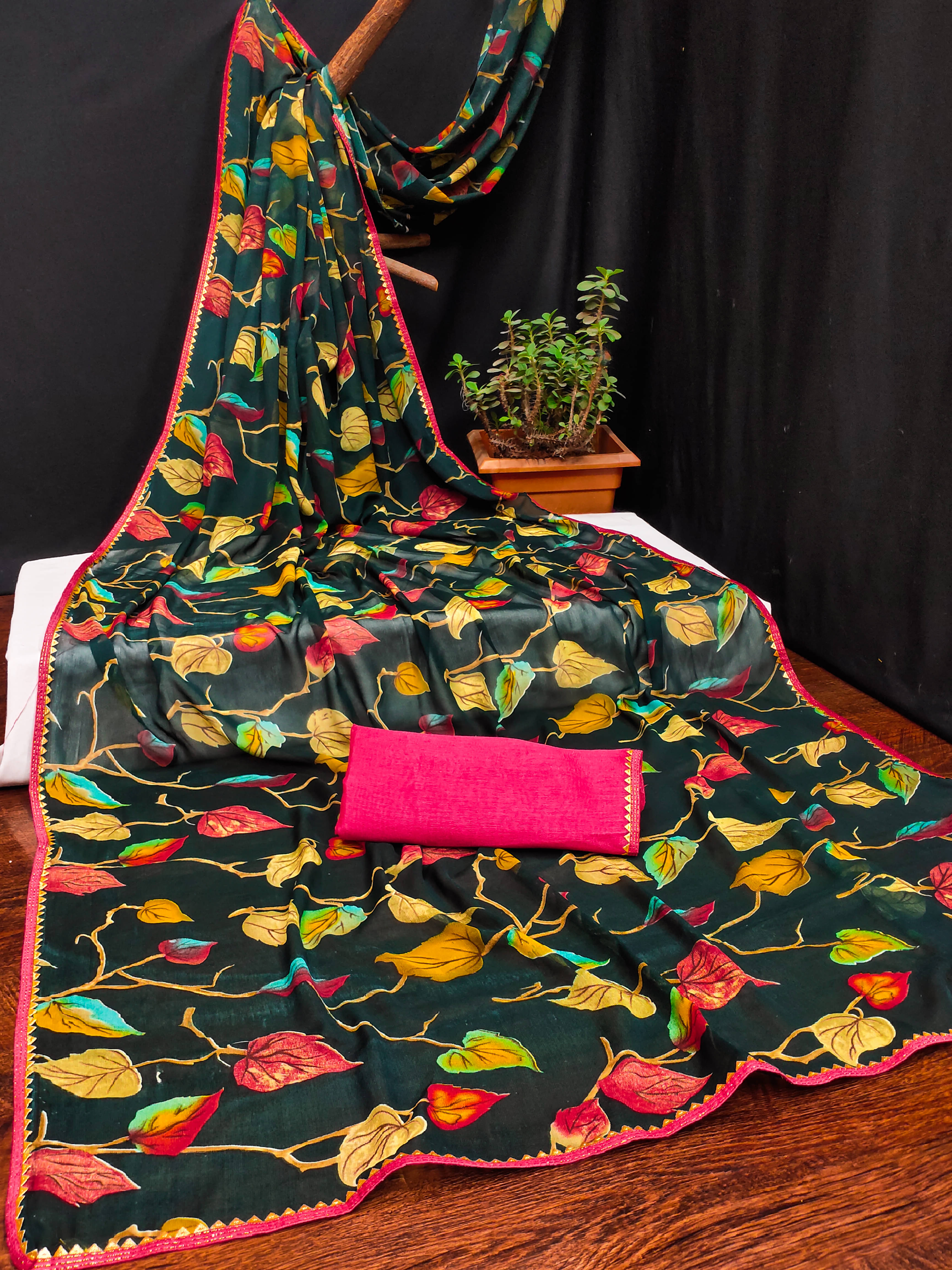    			Kanooda Prints Georgette Printed Bandhani Sarees With Unstitched Blouse Piece ( Black )