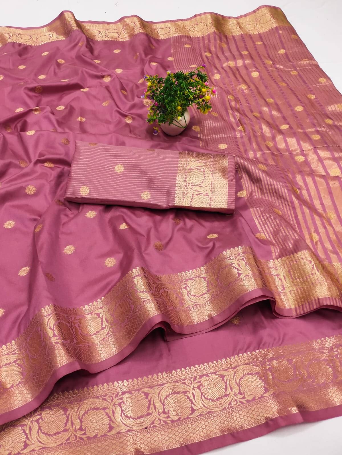     			Lady Shopi Silk Blend Woven Saree With Unstitched Blouse Piece ( Pink )