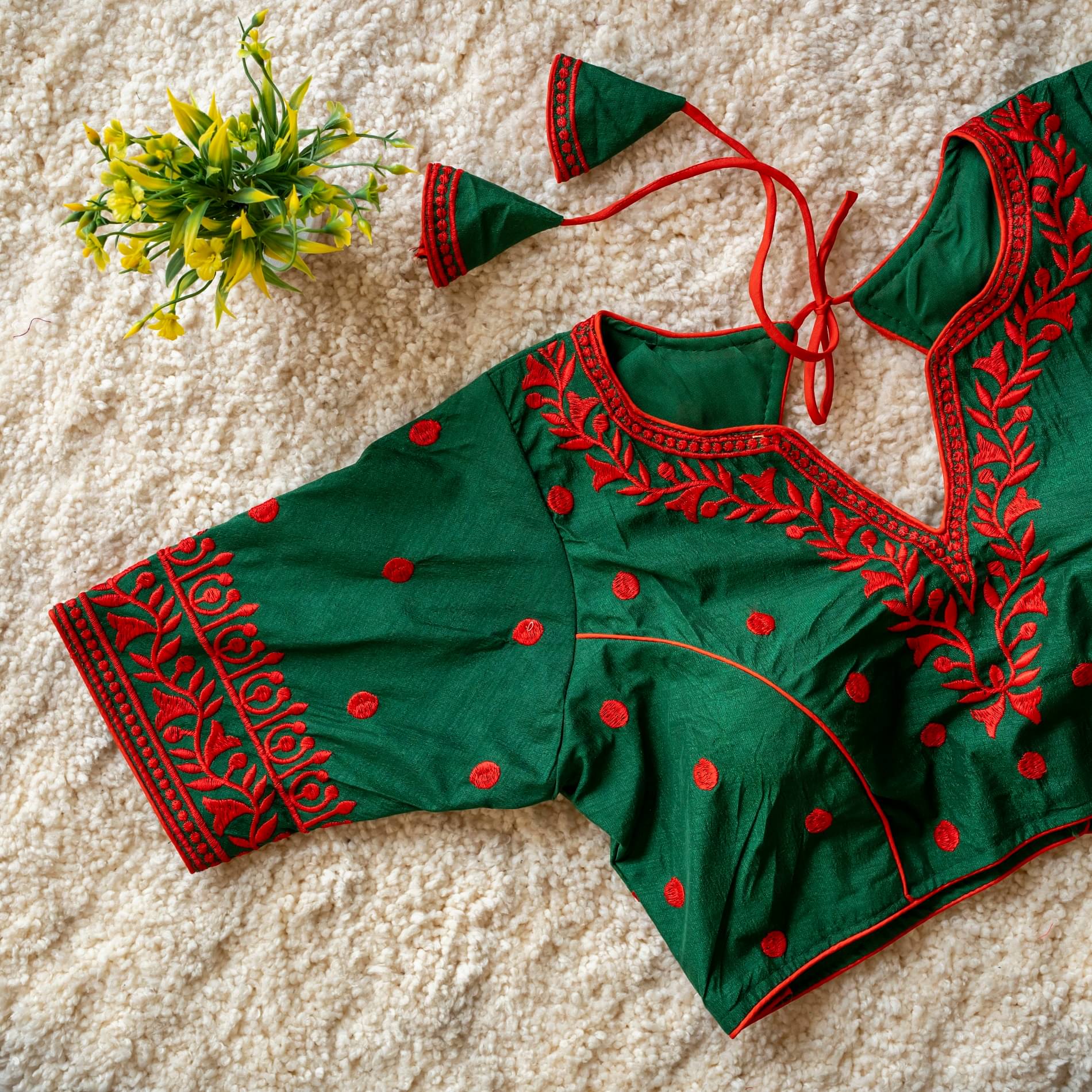     			Modern Mughals Green Readymade with Pad Art Silk Women's Blouse ( Pack of 1 )