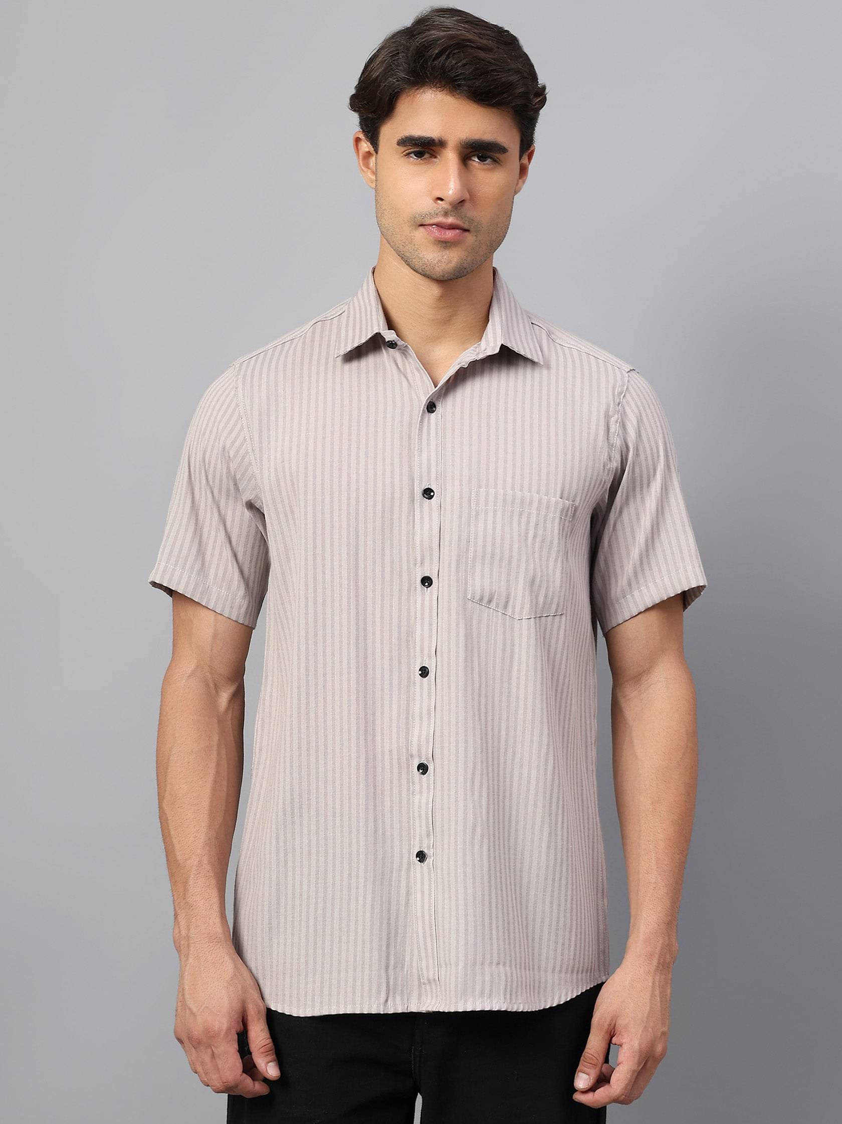     			Yugnik Cotton Blend Slim Fit Half Sleeves Men's Formal Shirt - Grey ( Pack of 1 )