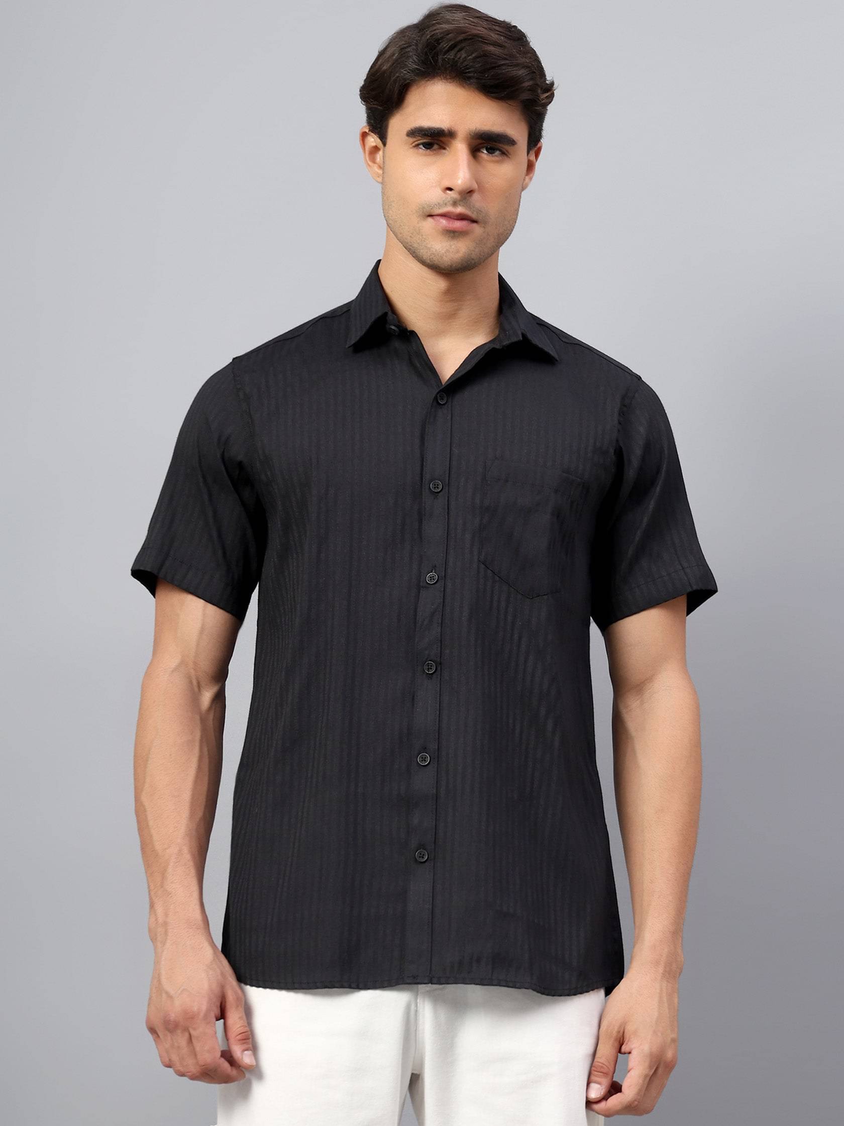     			Yugnik Cotton Blend Slim Fit Half Sleeves Men's Formal Shirt - Black ( Pack of 1 )