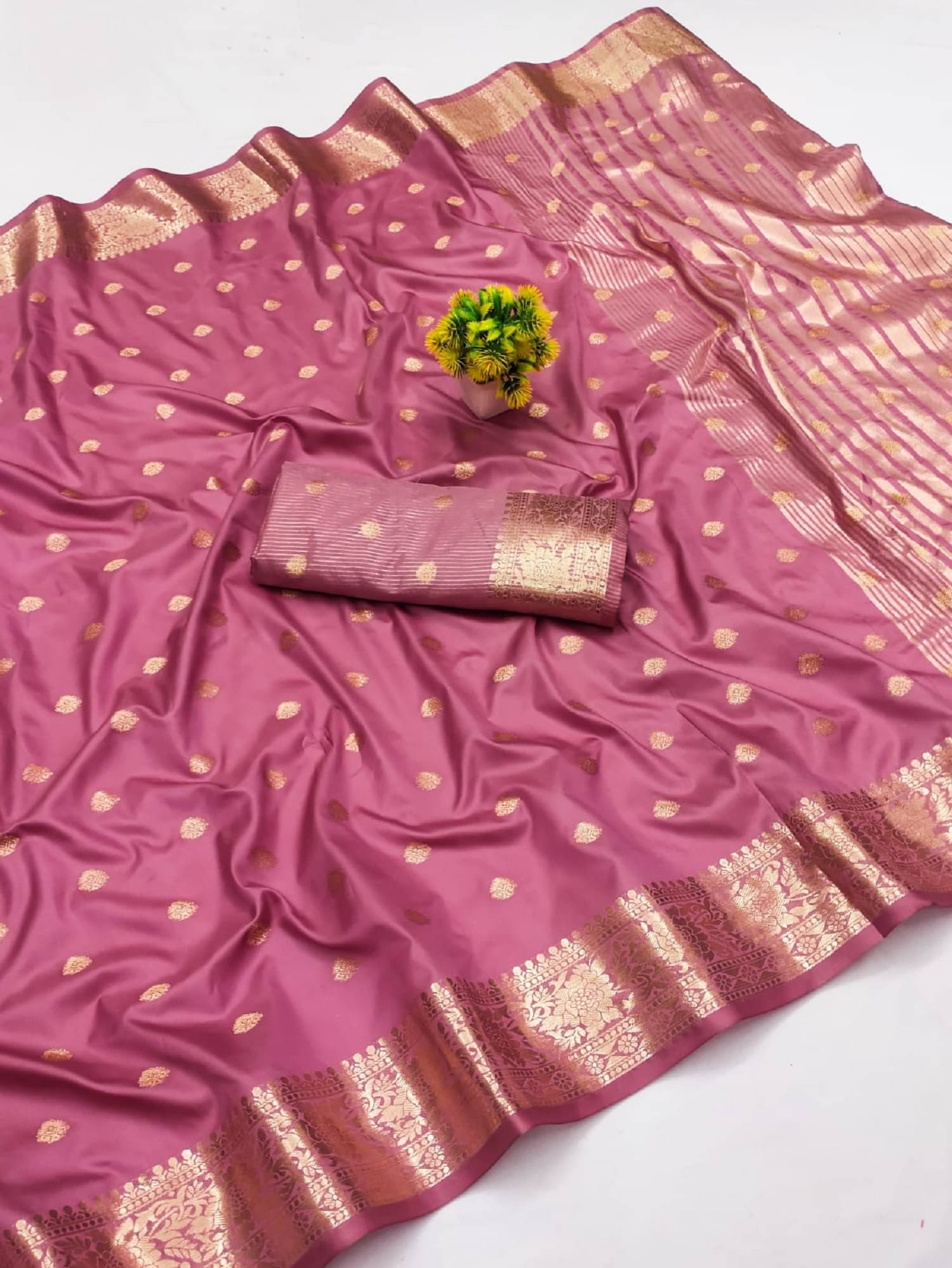     			A TO Z CART Silk Blend Solid Saree With Unstitched Blouse Piece ( Pink )