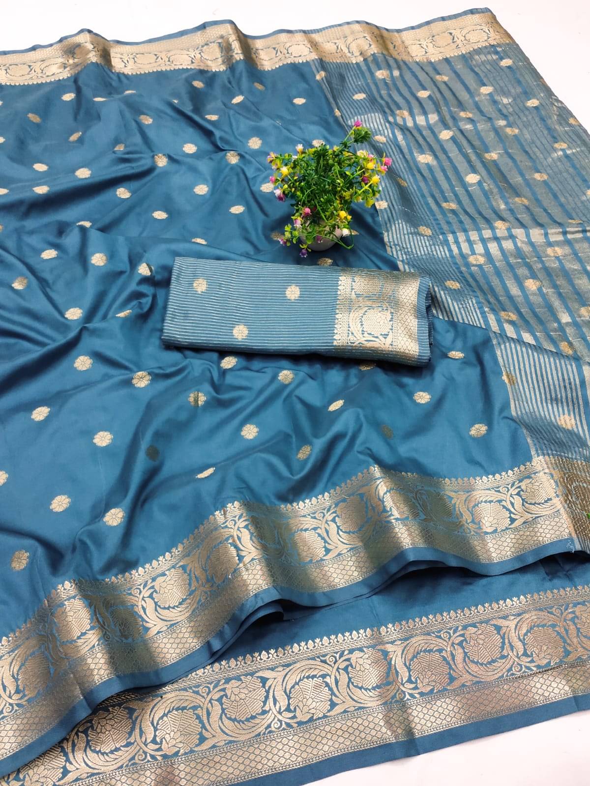     			A TO Z CART Silk Blend Solid Saree With Unstitched Blouse Piece ( Sky Blue )