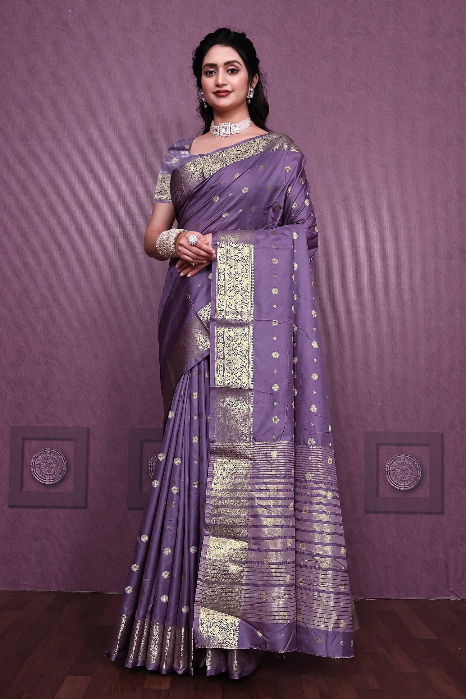 Apnisha Silk Blend Solid Saree With Unstitched Blouse Piece ( Purple ) Apnisha Silk Blend Solid Saree With Unstitched Blouse Piece ( Purple )