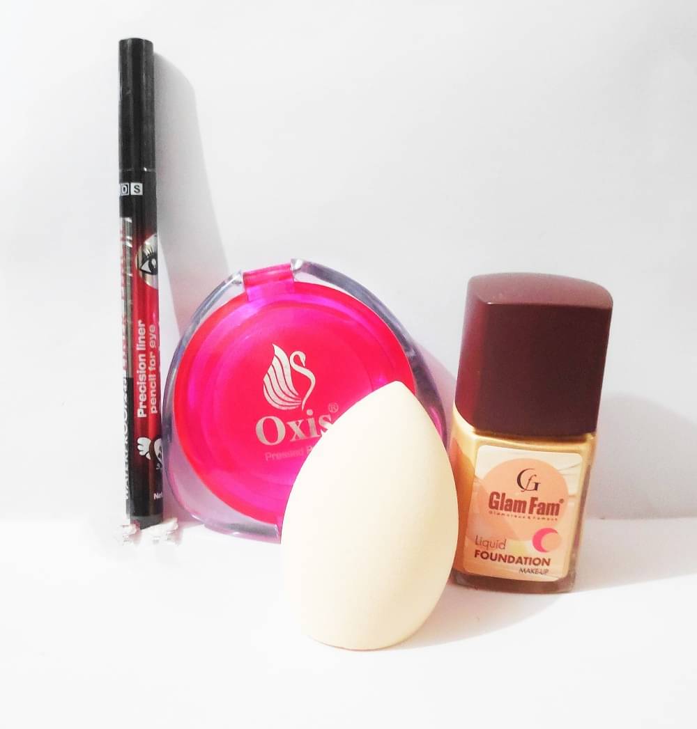     			Generic Makeup Kit ( 1 Foundation  1 Blender  1 Compact Powder  1 Eyeliner )