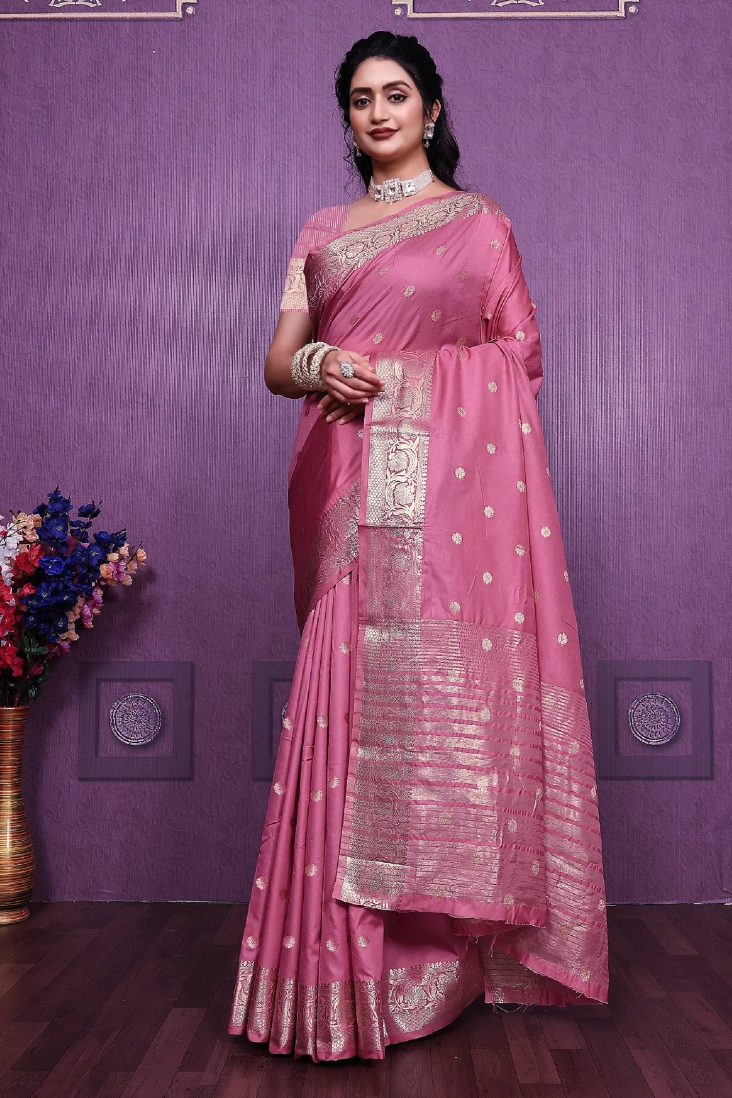 JULEE Silk Blend Solid Saree With Unstitched Blouse Piece ( Pink ) JULEE Silk Blend Solid Saree With Unstitched Blouse Piece ( Pink )