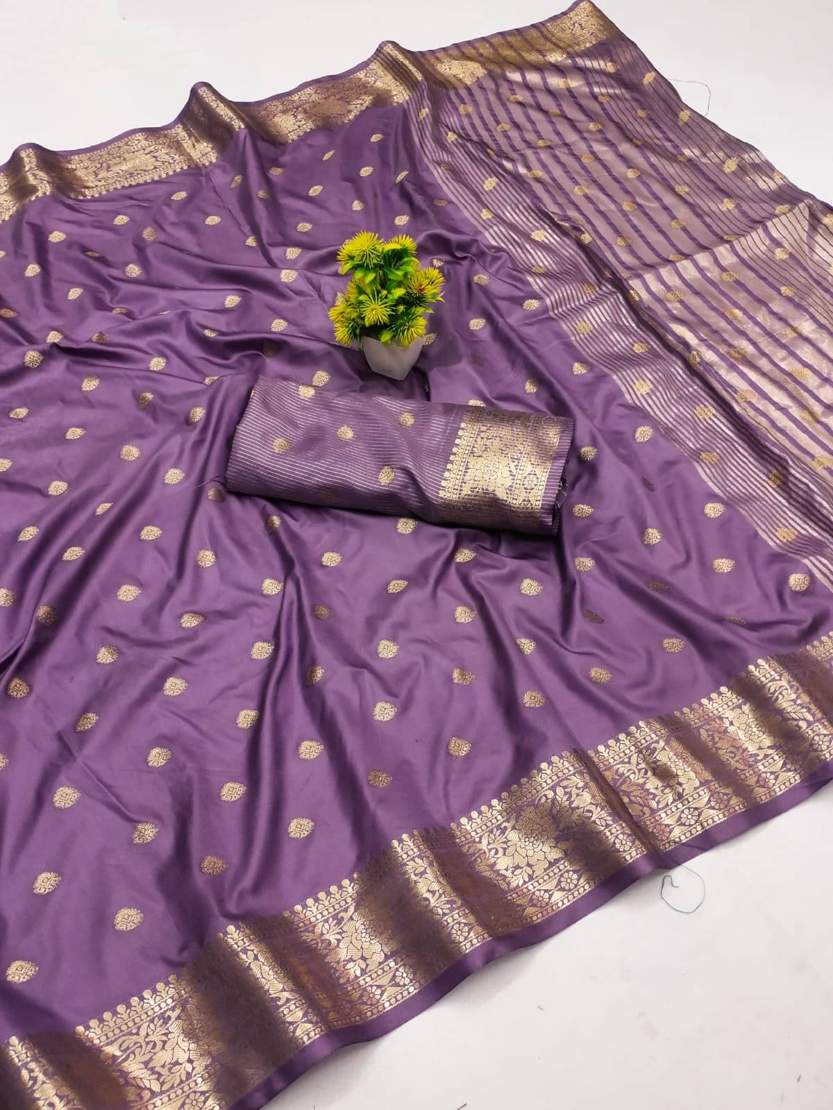 JULEE Silk Blend Solid Saree With Unstitched Blouse Piece ( Purple ) JULEE Silk Blend Solid Saree With Unstitched Blouse Piece ( Purple )