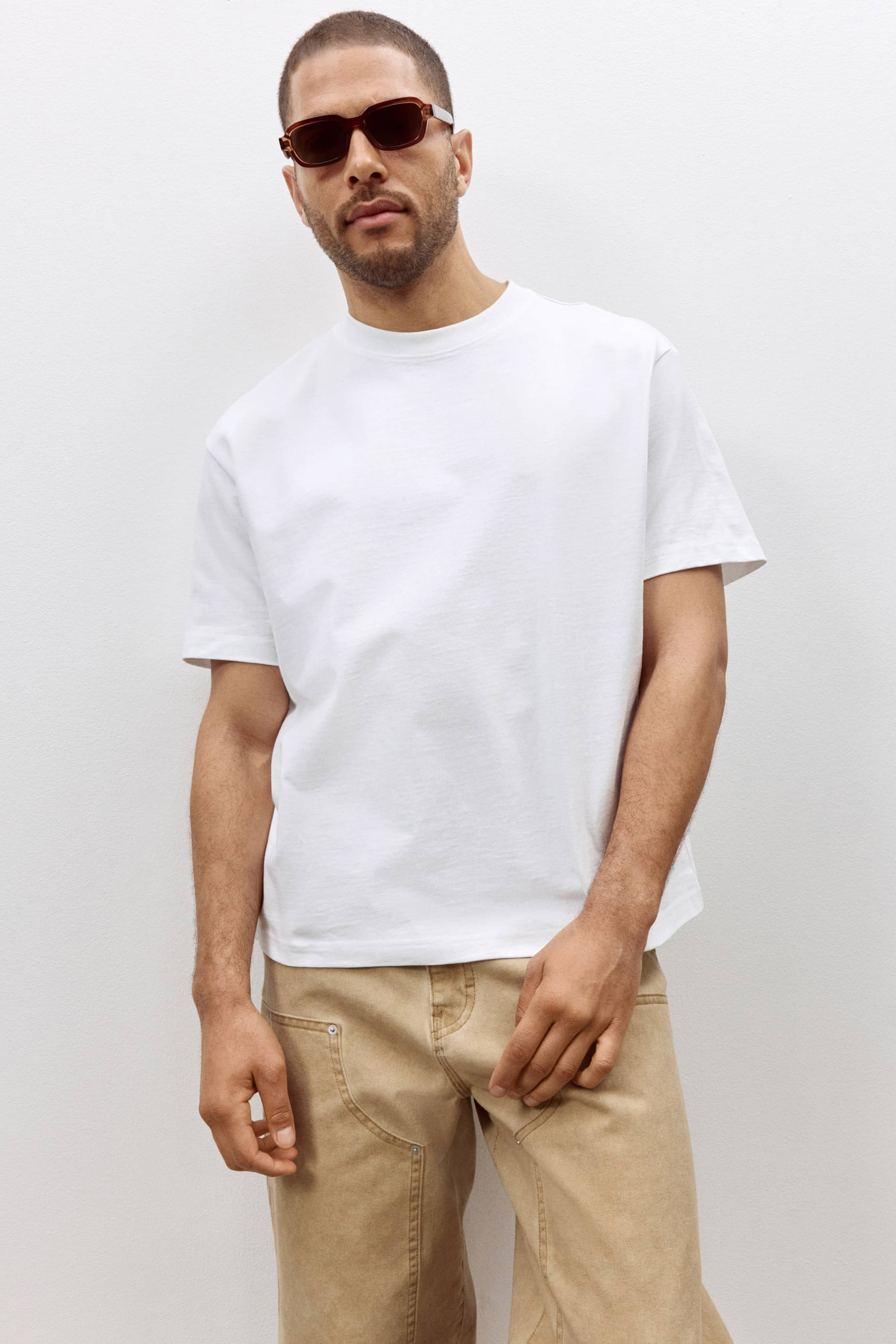     			QCUT Men Cotton Blend Oversized Fit Solid T-Shirt ( White )