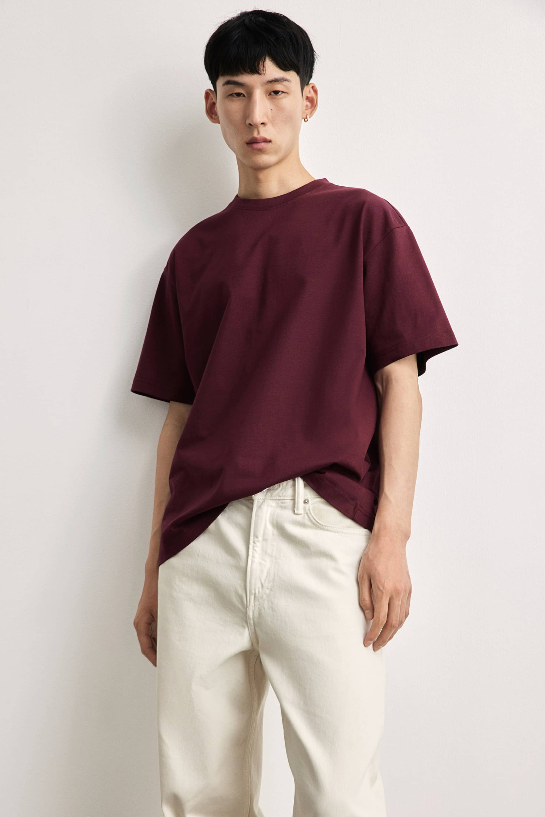 QCUT Men Cotton Blend Oversized Fit Solid T-Shirt ( Maroon )     			QCUT Men Cotton Blend Oversized Fit Solid T-Shirt ( Maroon )