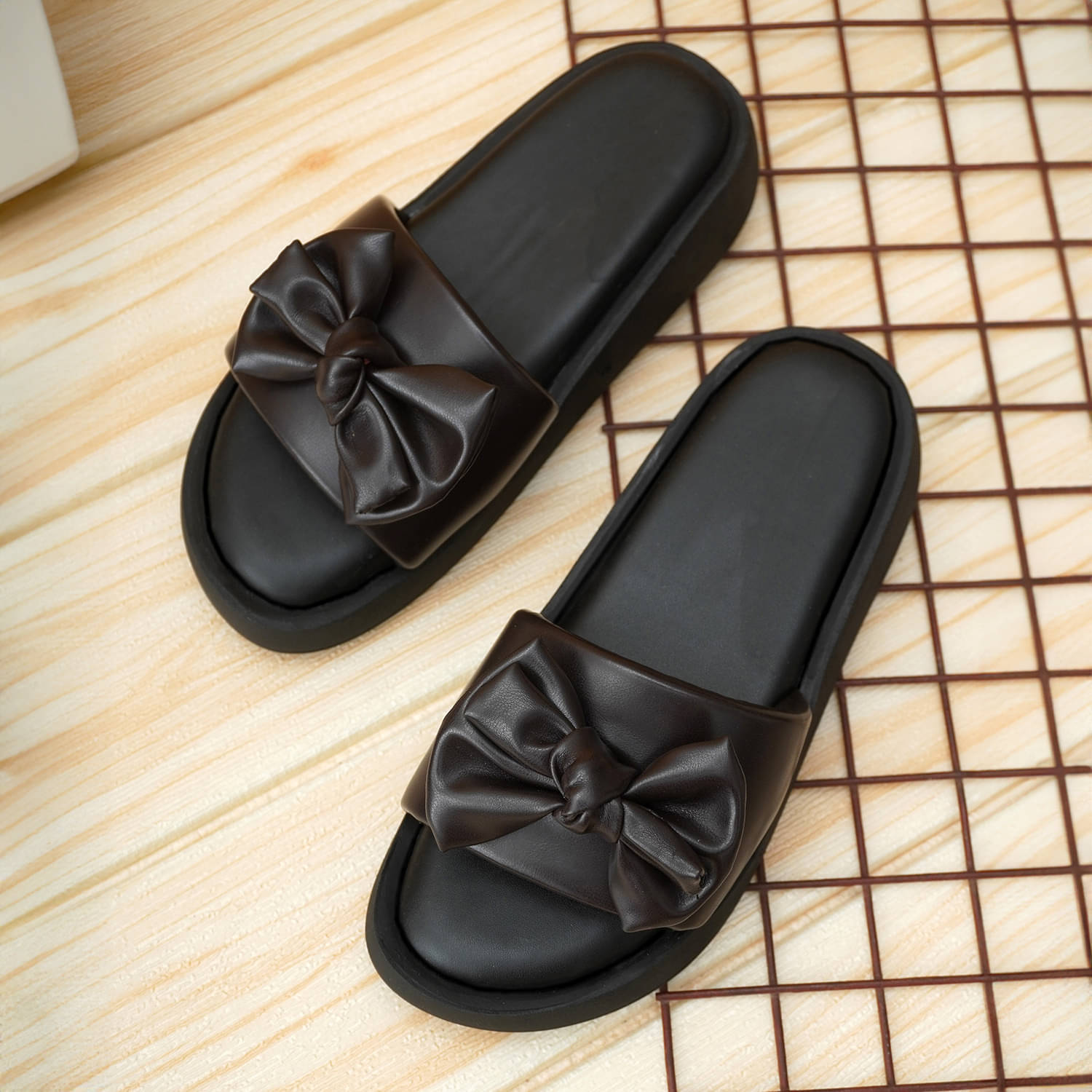     			ROBBIE JONES Brown Women's Daily Slipper
