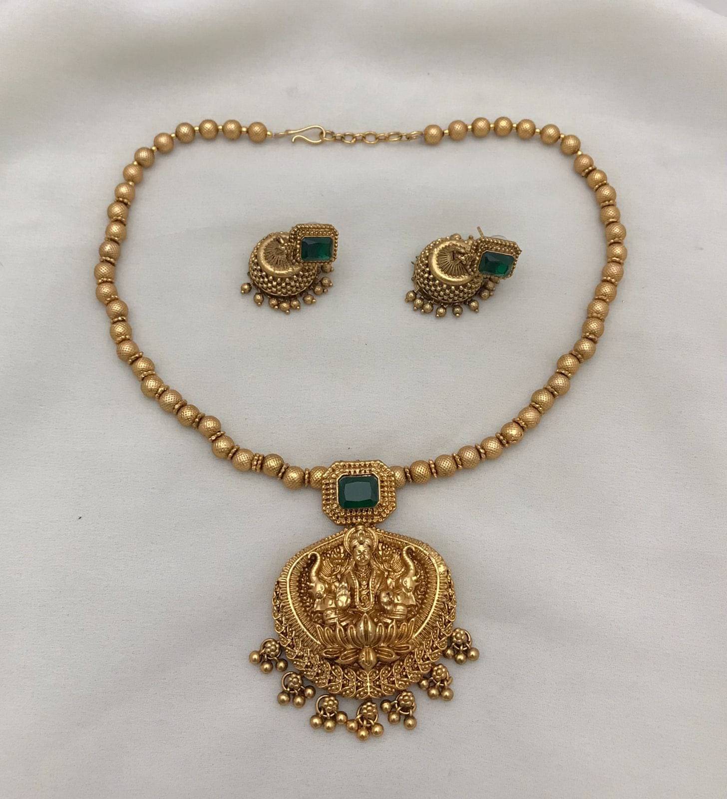     			Shilpa Creation Green Alloy Necklace Set ( Pack of 1 )