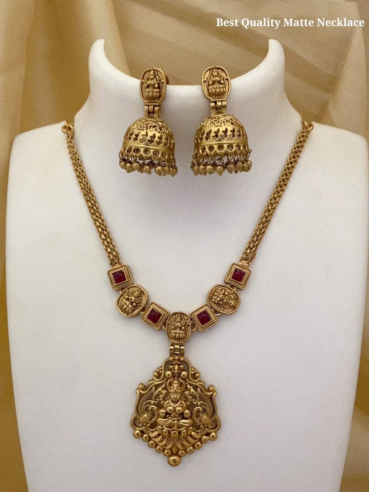     			Shilpa Creation Red Alloy Necklace Set ( Pack of 1 )
