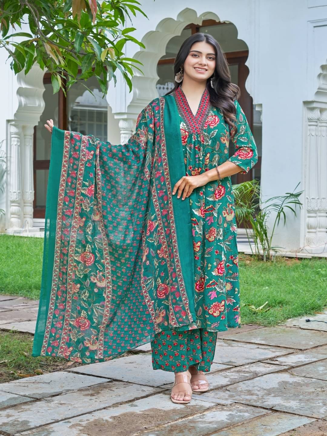 Jinal Creation Women Rayon Self Design Anarkali Kurti With Palazzo ( Green ) Jinal Creation Women Rayon Self Design Anarkali Kurti With Palazzo ( Green )