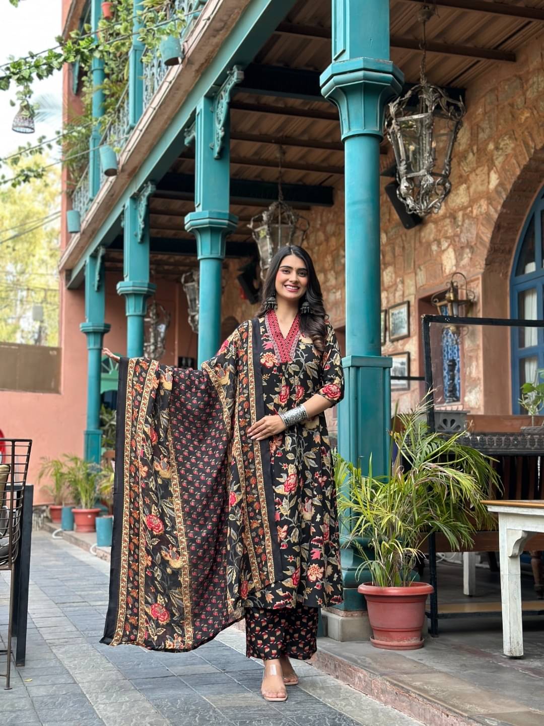 Jinal Creation Women Rayon Self Design Anarkali Kurti With Palazzo ( Black ) Jinal Creation Women Rayon Self Design Anarkali Kurti With Palazzo ( Black )