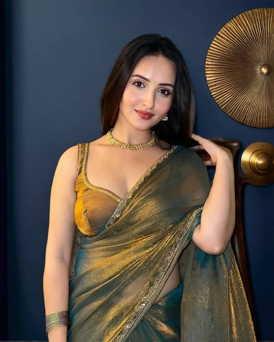 Prazvika Chiffon Solid Jamdani Saree With Unstitched Blouse Piece ( Yellow ) Prazvika Chiffon Solid Jamdani Saree With Unstitched Blouse Piece ( Yellow )