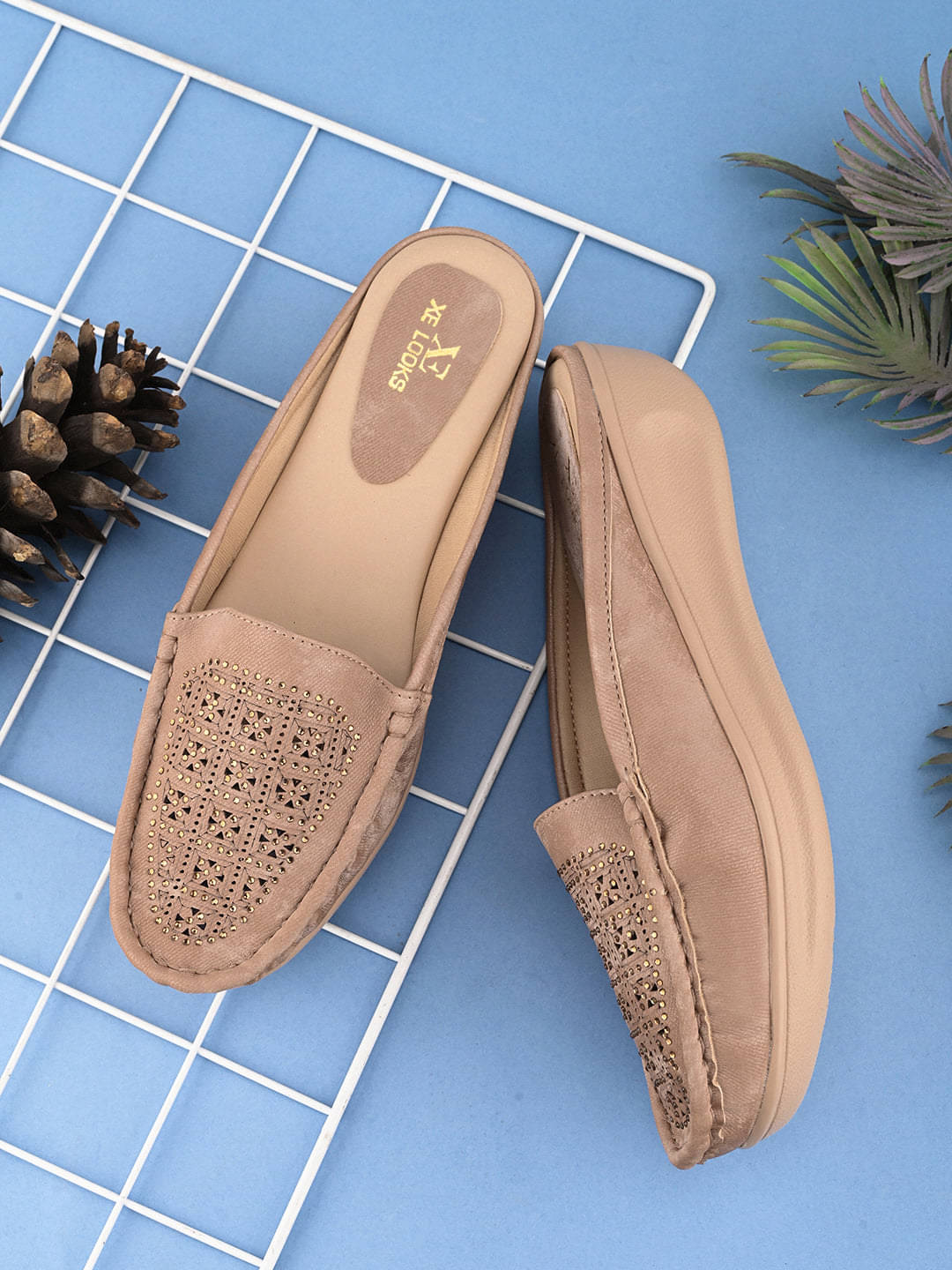    			XE Looks Pink Women's Flats