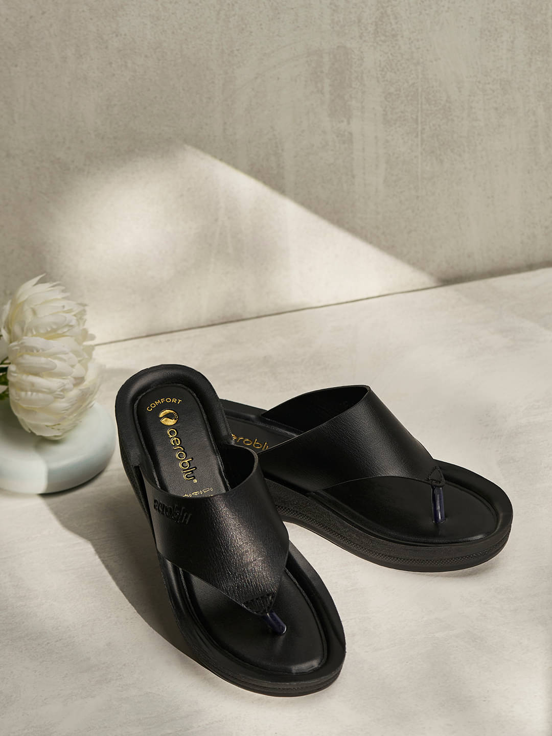     			Aeroblu Black Women's Slipper