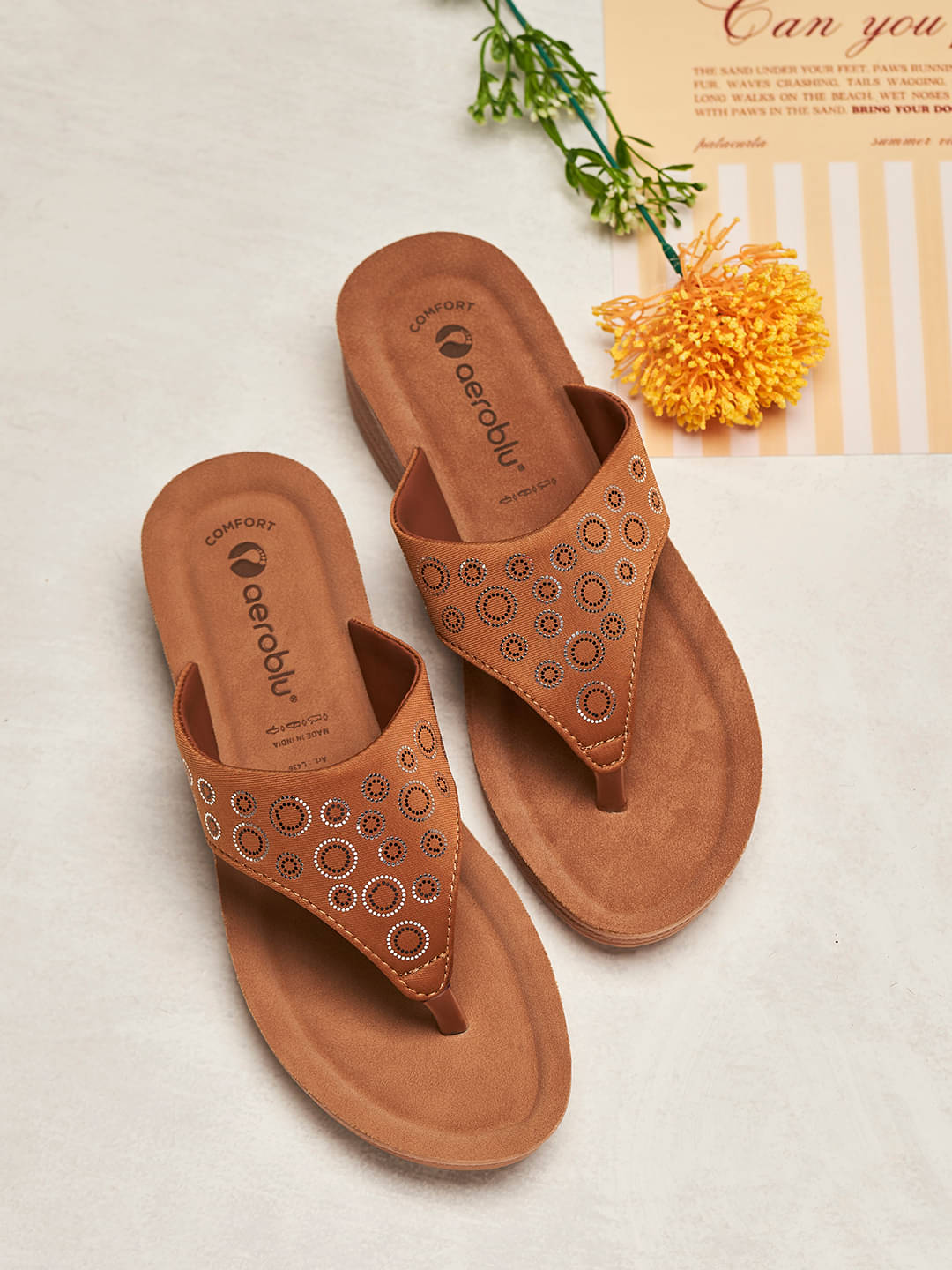     			Aeroblu Tan Women's Slipper