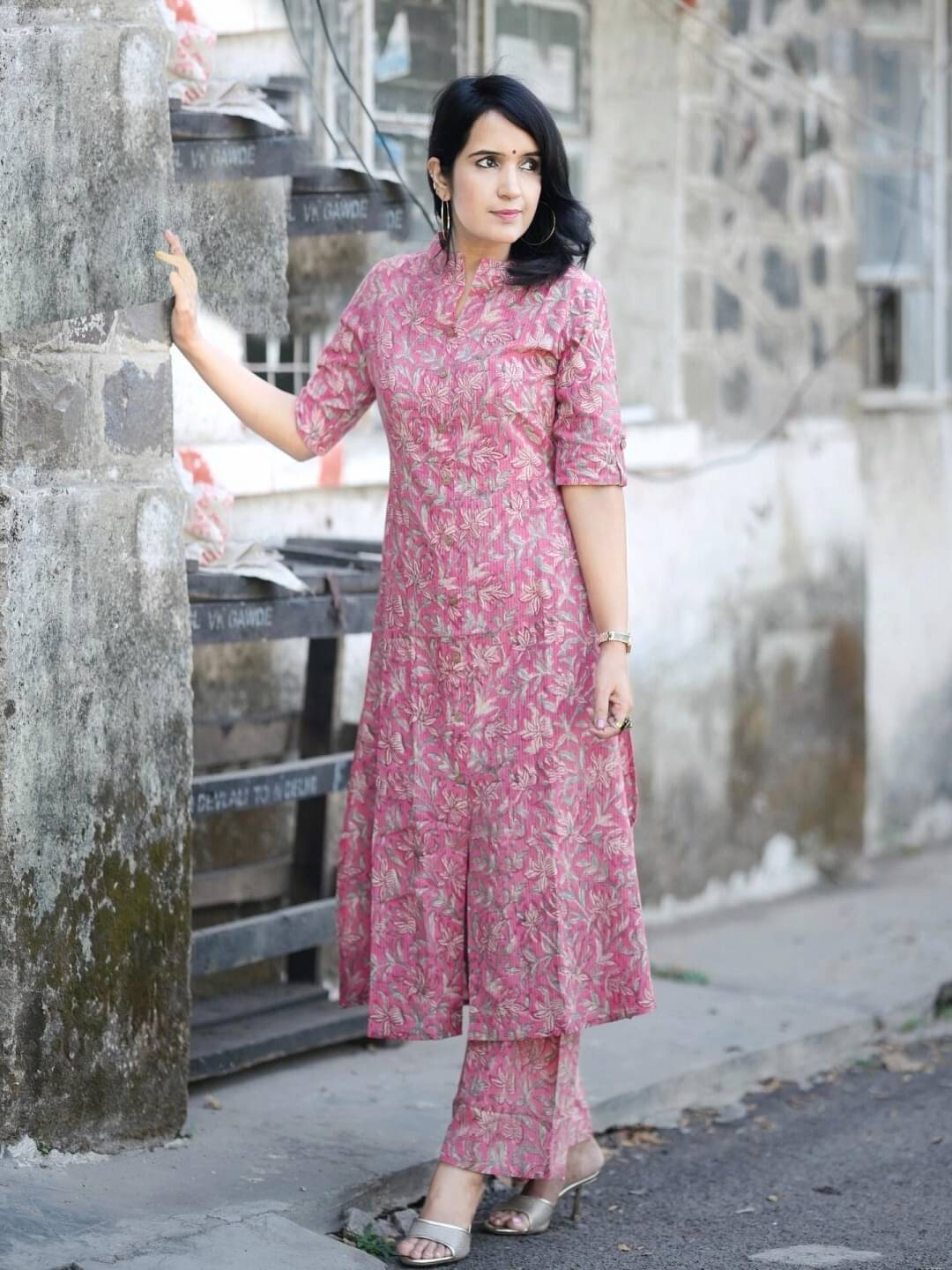 Jinal Creation Women Rayon Self Design A-line Kurti With Pants ( Pink ) Jinal Creation Women Rayon Self Design A-line Kurti With Pants ( Pink )