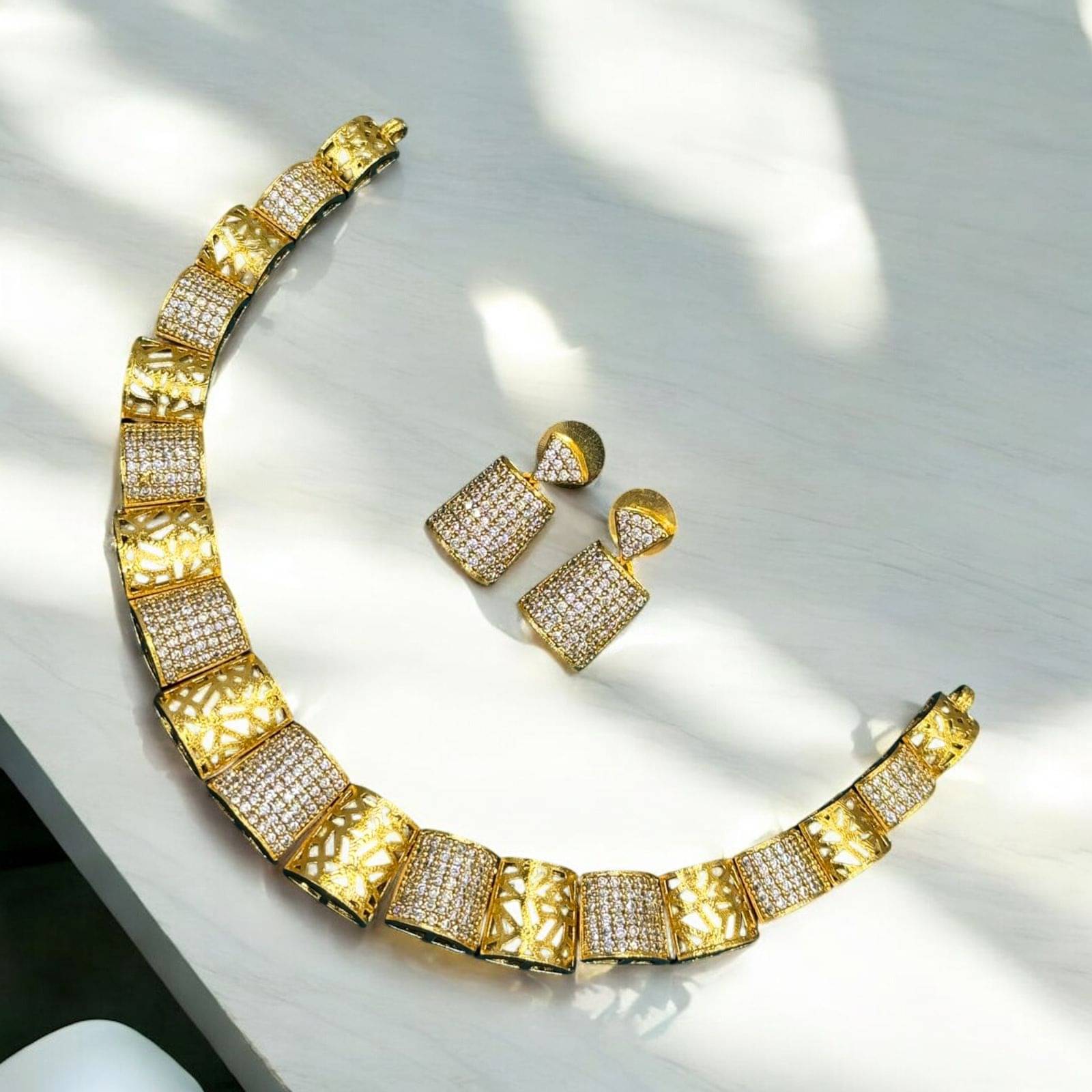     			charming luxe jewel Golden Brass Necklace Set ( Pack of 1 )