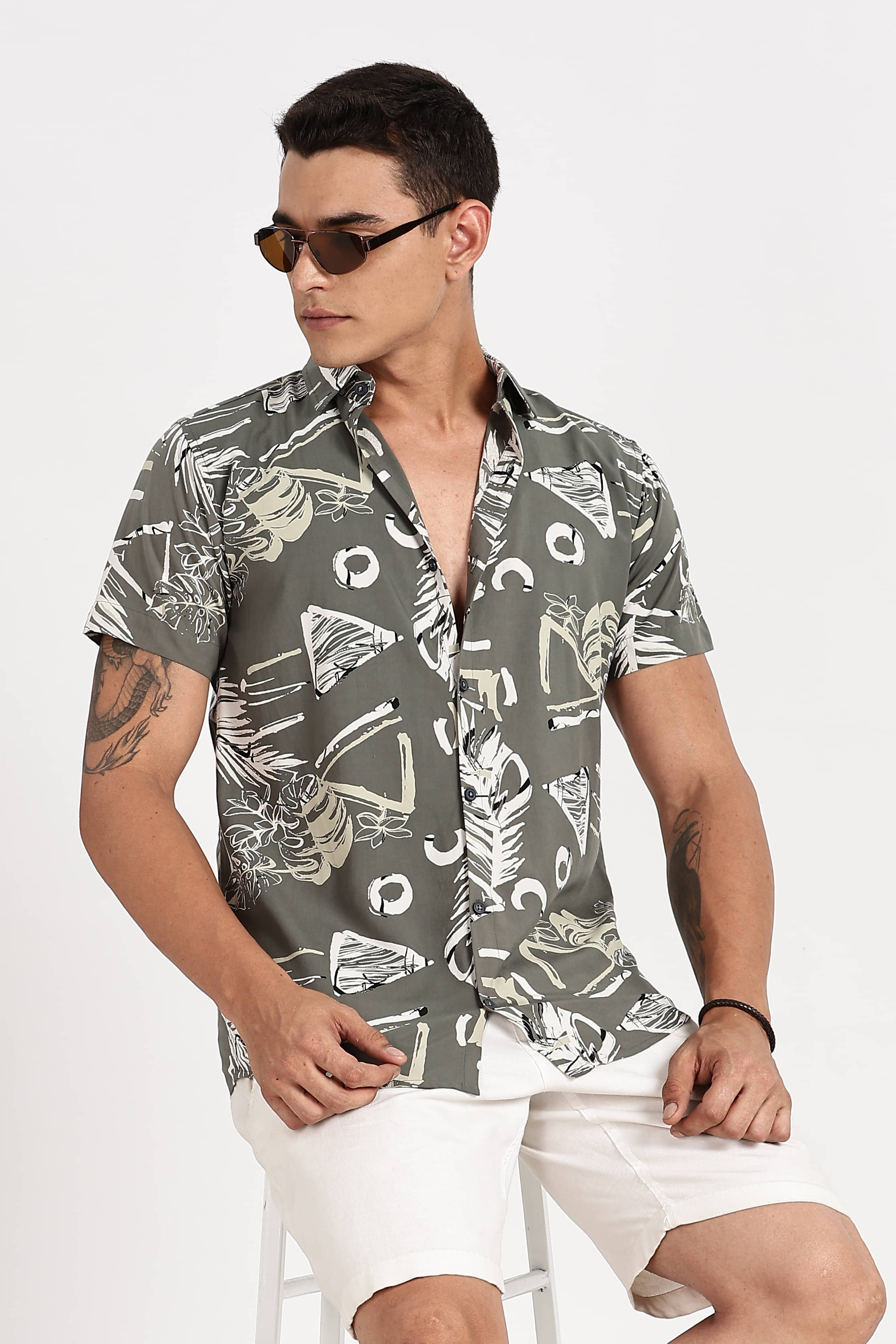 COLOR HUNT Cotton Blend Regular Fit Self Design Half Sleeves Men's Casual Shirt - Olive ( Pack of 1 ) COLOR HUNT Cotton Blend Regular Fit Self Design Half Sleeves Men's Casual Shirt - Olive ( Pack of 1 )