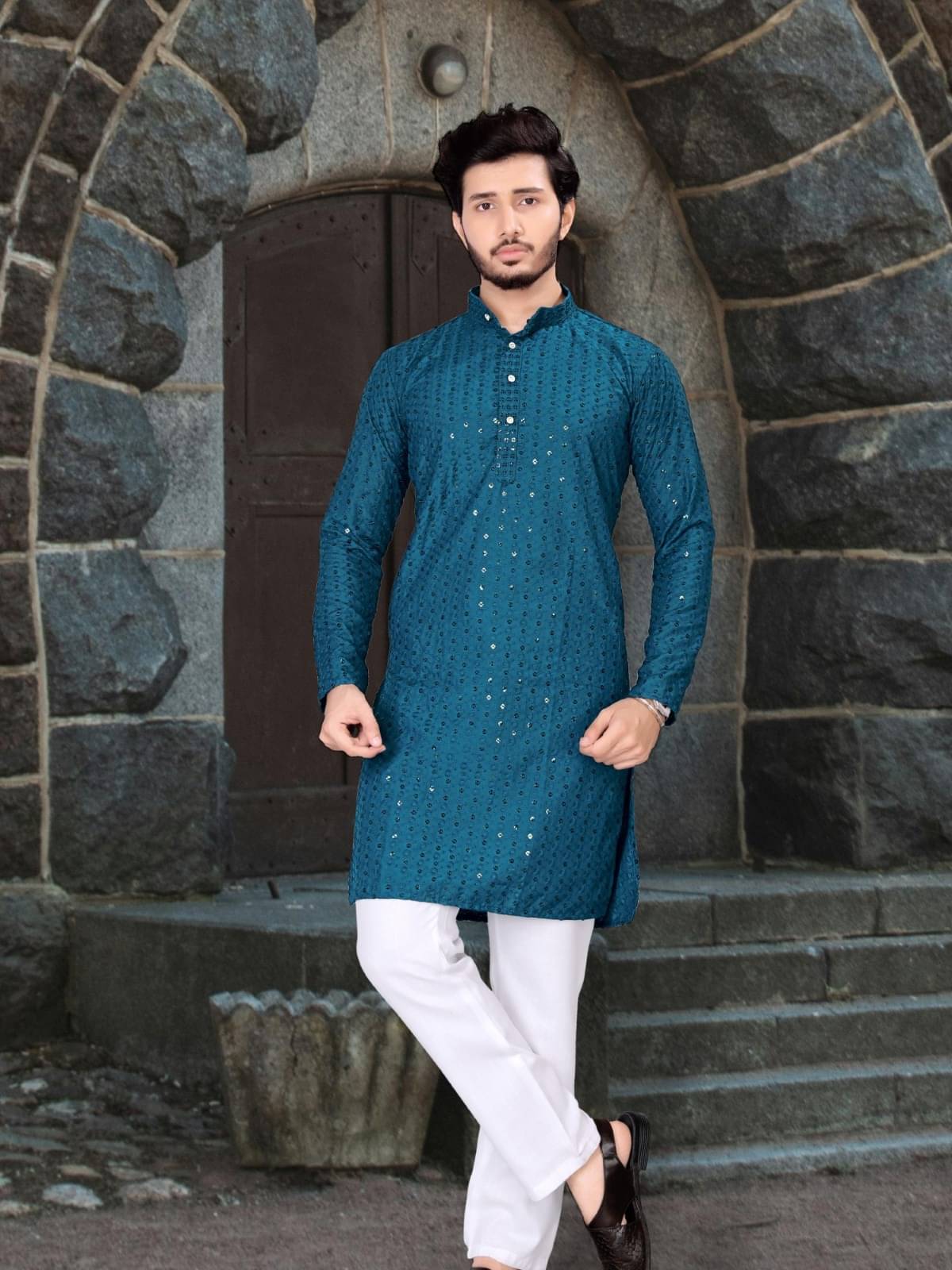     			MENTIFIC Green Viscose Men's Regular Kurta ( Pack of 1 )