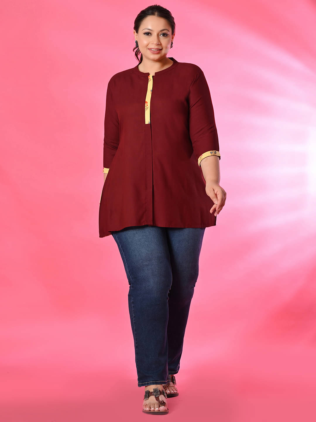     			PrettyPlus by Desinoor.com Women Viscose Rayon Solid Straight Kurti ( Maroon )