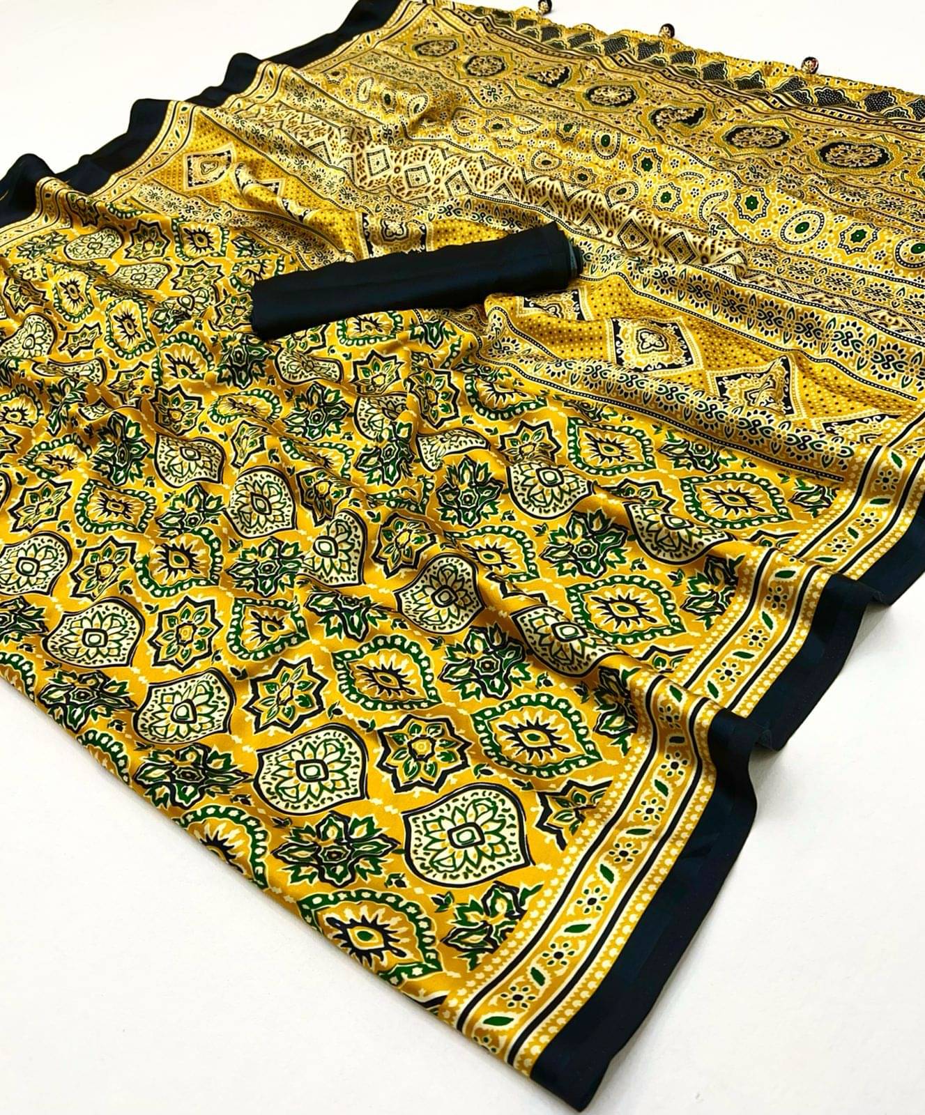     			Sitanjali Crepe Printed Baluchari Saree With Unstitched Blouse Piece ( Yellow )