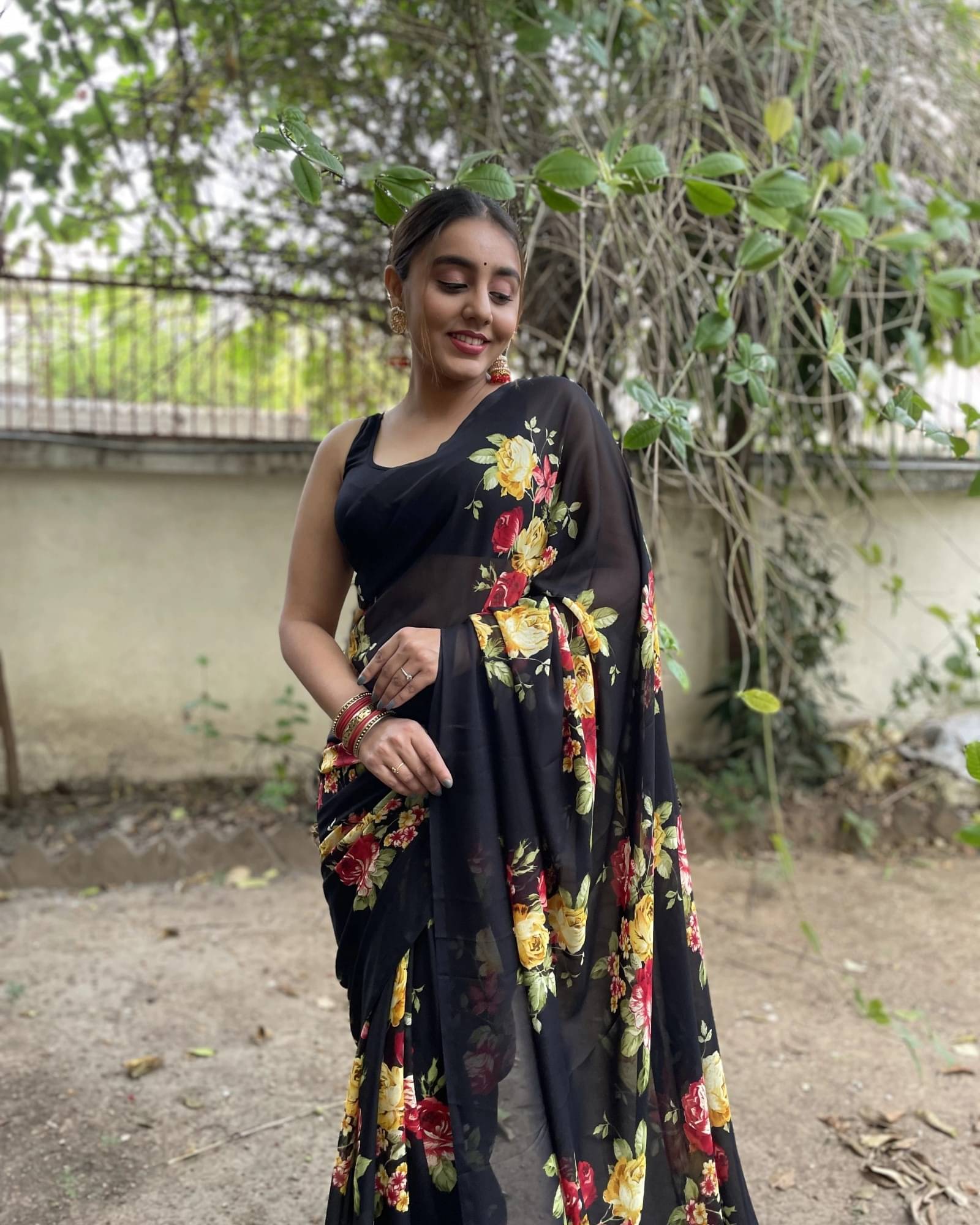 ANAND SAREES Georgette Printed Saree With Unstitched Blouse Piece ( Black ) ANAND SAREES Georgette Printed Saree With Unstitched Blouse Piece ( Black )