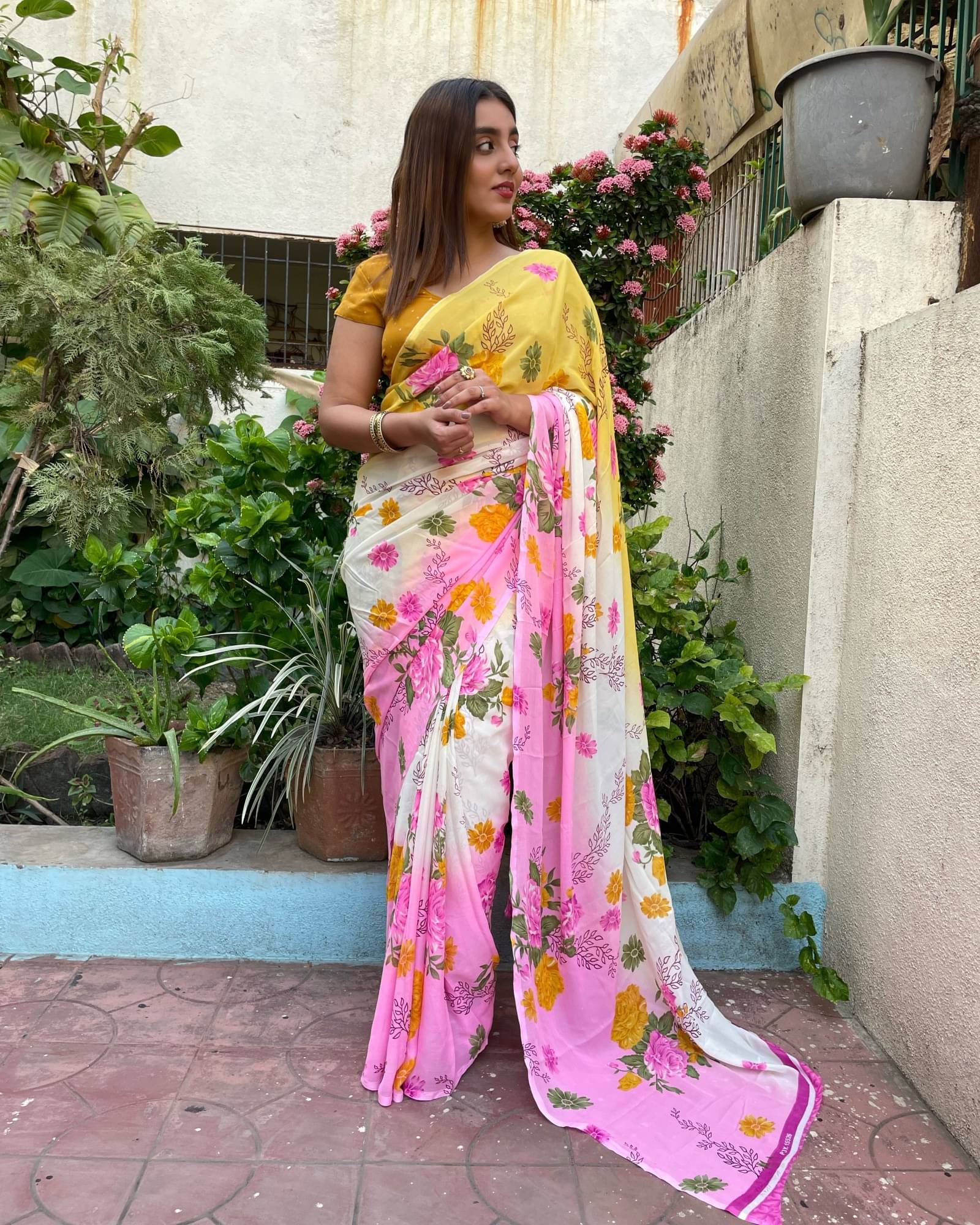 ANAND SAREES Georgette Printed Saree With Unstitched Blouse Piece ( Pink ) ANAND SAREES Georgette Printed Saree With Unstitched Blouse Piece ( Pink )