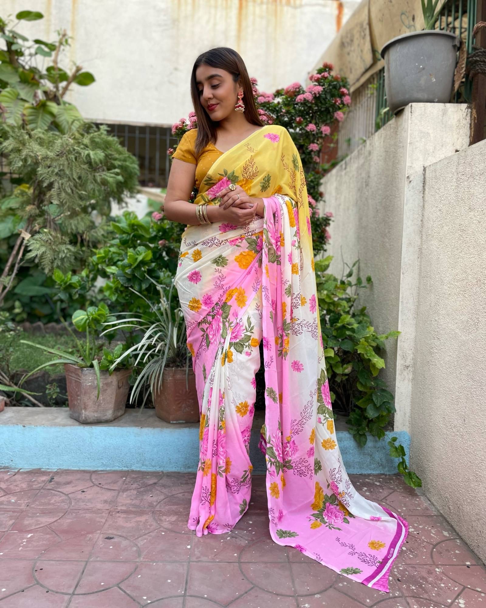 ANAND SAREES Georgette Printed Saree With Unstitched Blouse Piece ( Pink ) ANAND SAREES Georgette Printed Saree With Unstitched Blouse Piece ( Pink )
