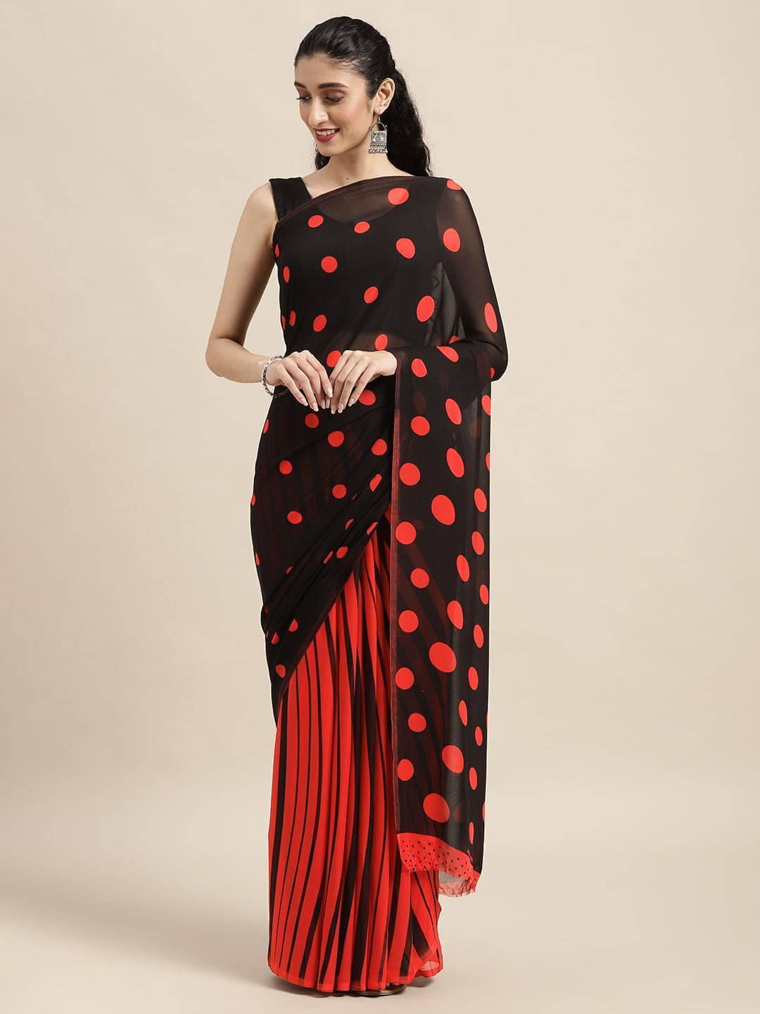 ANAND SAREES Georgette Printed Saree With Unstitched Blouse Piece ( Black ) ANAND SAREES Georgette Printed Saree With Unstitched Blouse Piece ( Black )