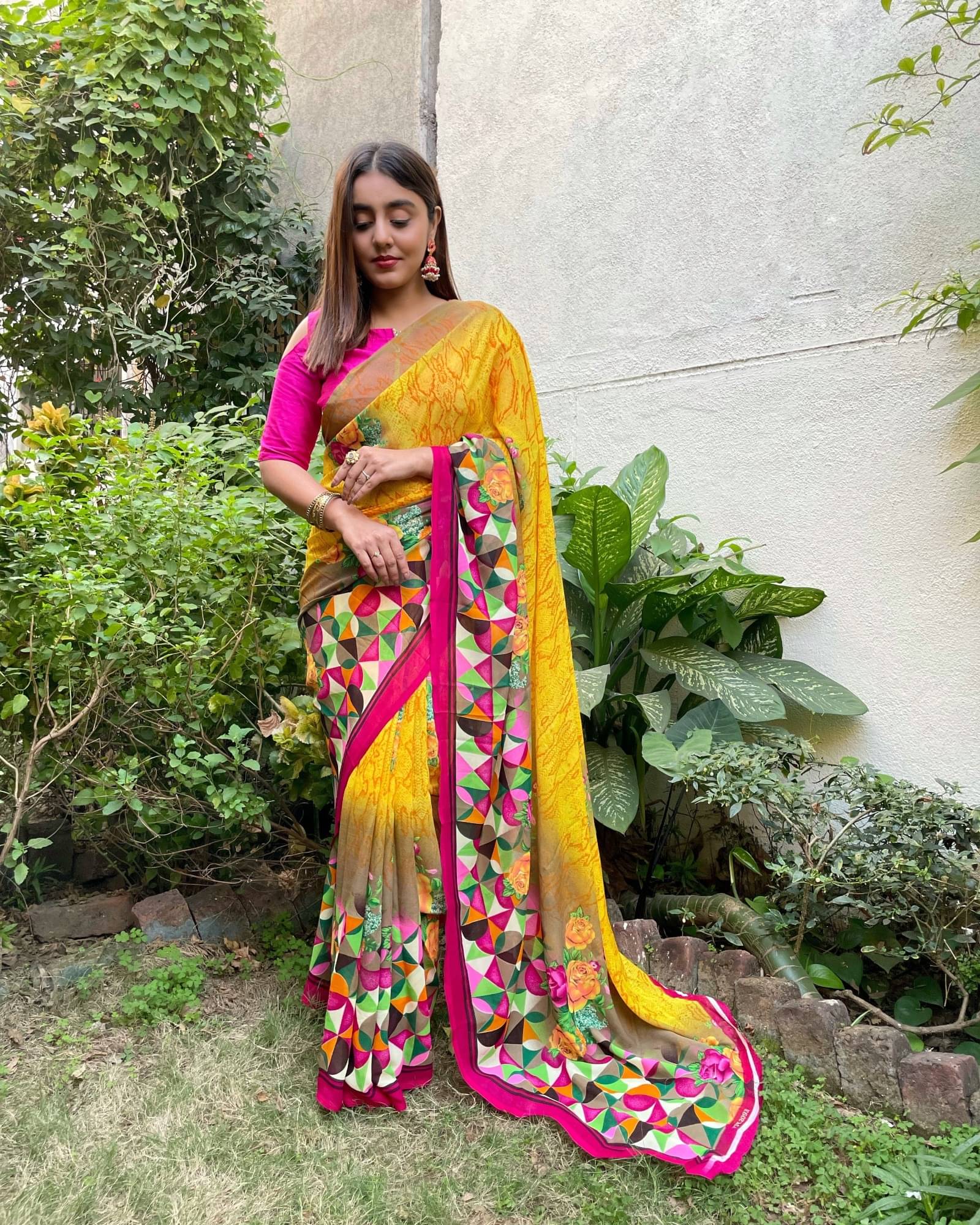 ANAND SAREES Georgette Printed Saree With Unstitched Blouse Piece ( Yellow ) ANAND SAREES Georgette Printed Saree With Unstitched Blouse Piece ( Yellow )
