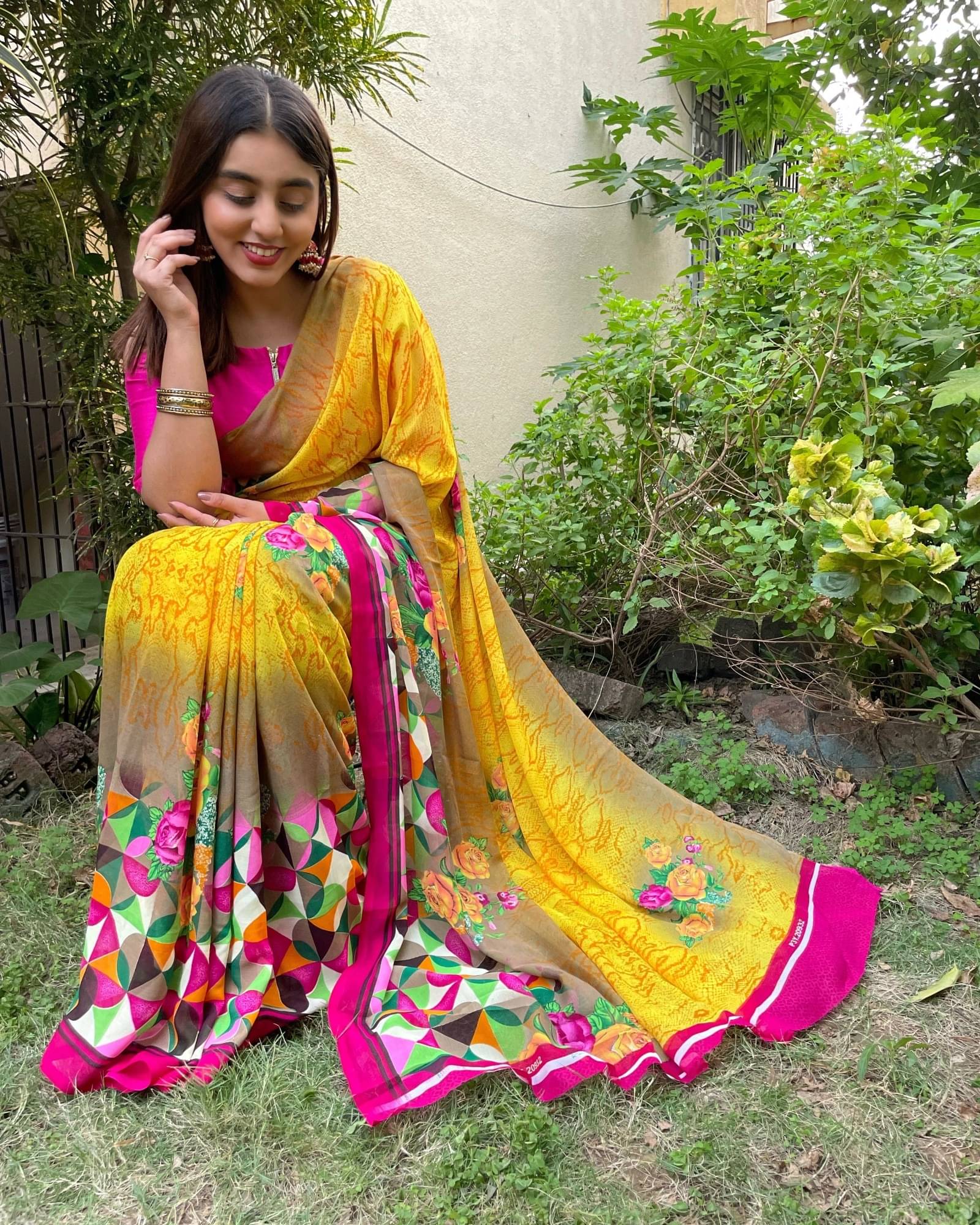 ANAND SAREES Georgette Printed Saree With Unstitched Blouse Piece ( Yellow ) ANAND SAREES Georgette Printed Saree With Unstitched Blouse Piece ( Yellow )