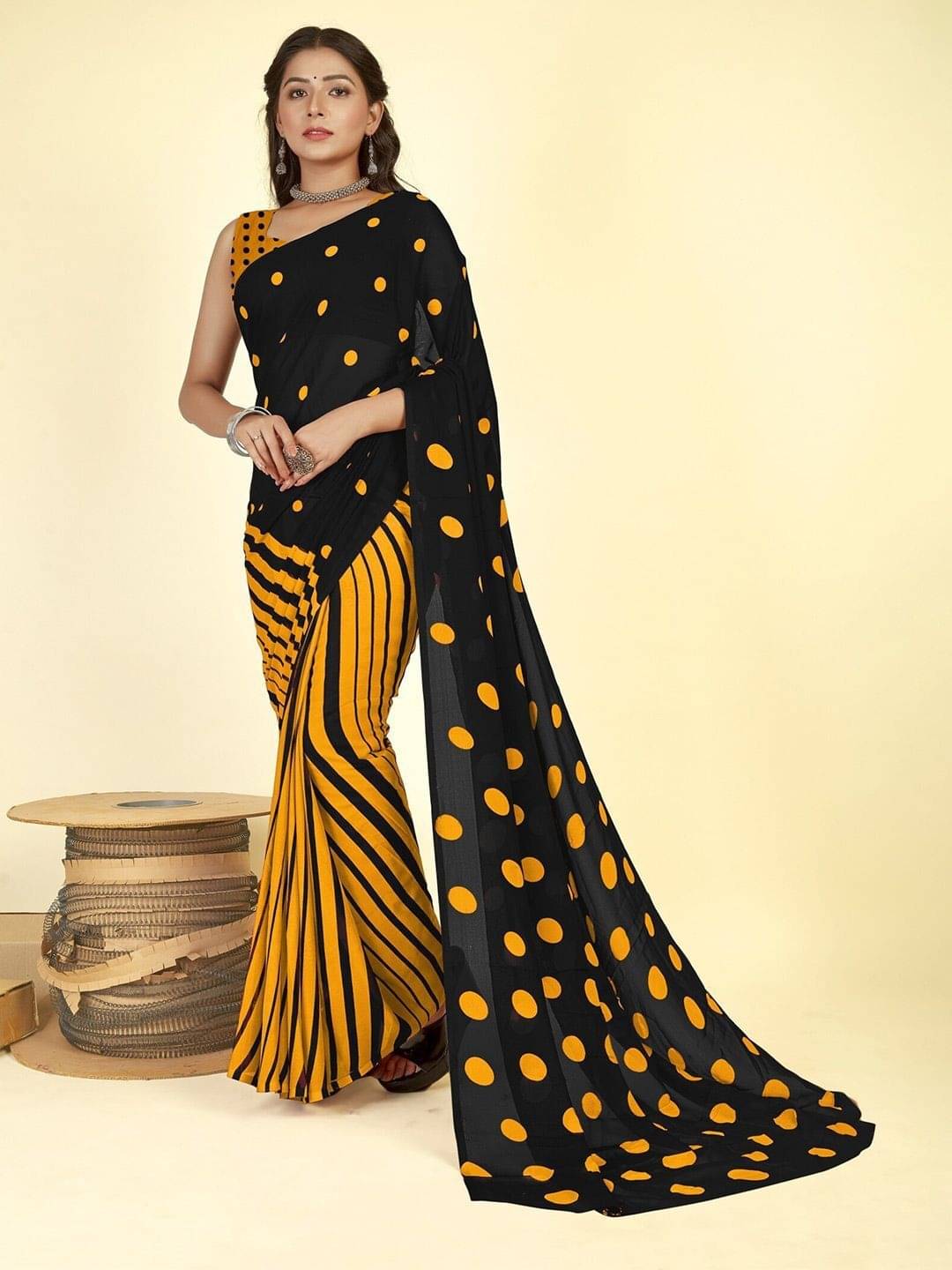ANAND SAREES Georgette Printed Saree With Unstitched Blouse Piece ( Black ) ANAND SAREES Georgette Printed Saree With Unstitched Blouse Piece ( Black )