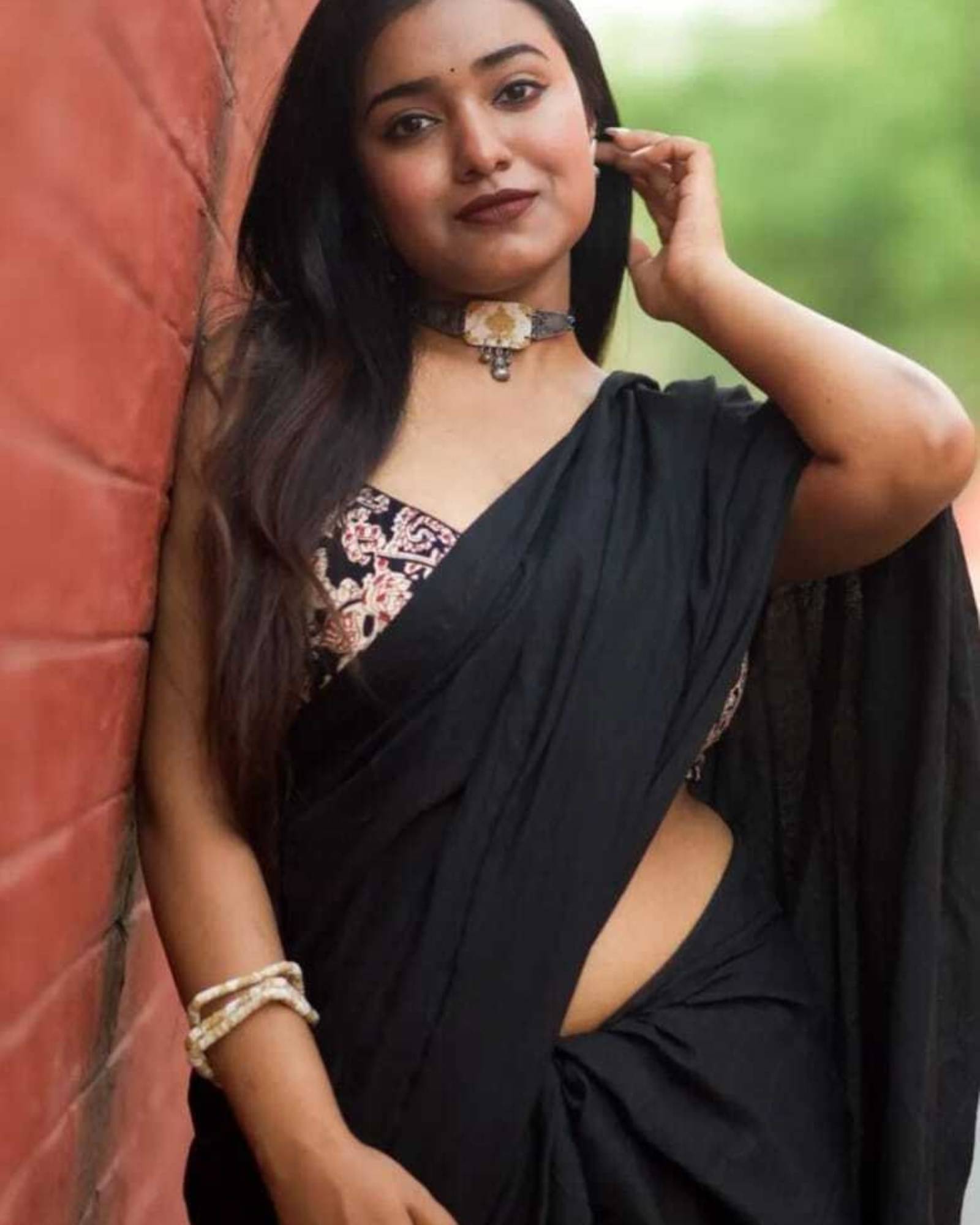 ANAND SAREES Georgette Solid Saree With Unstitched Blouse Piece ( Black ) ANAND SAREES Georgette Solid Saree With Unstitched Blouse Piece ( Black )