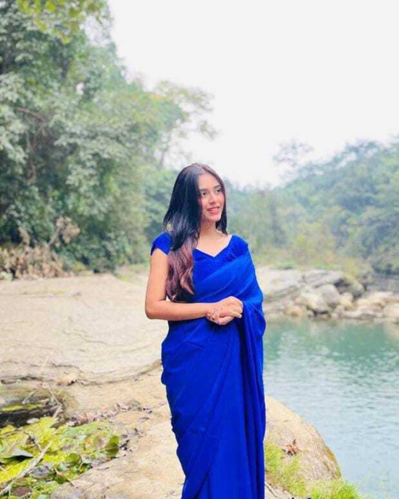 ANAND SAREES Georgette Solid Saree With Unstitched Blouse Piece ( Blue ) ANAND SAREES Georgette Solid Saree With Unstitched Blouse Piece ( Blue )