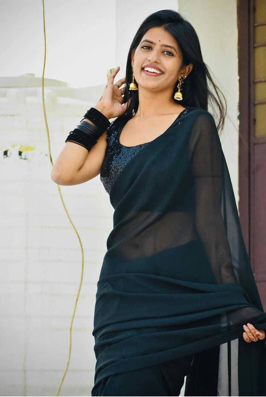ANAND SAREES Georgette Solid Saree With Unstitched Blouse Piece ( Black ) ANAND SAREES Georgette Solid Saree With Unstitched Blouse Piece ( Black )
