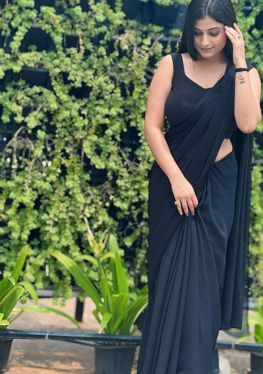 ANAND SAREES Georgette Solid Saree With Unstitched Blouse Piece ( Black ) ANAND SAREES Georgette Solid Saree With Unstitched Blouse Piece ( Black )