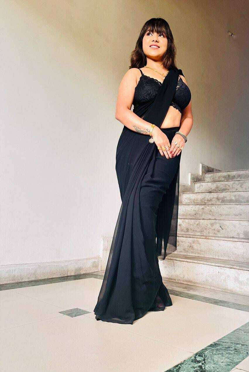 ANAND SAREES Georgette Solid Saree With Unstitched Blouse Piece ( Black ) ANAND SAREES Georgette Solid Saree With Unstitched Blouse Piece ( Black )