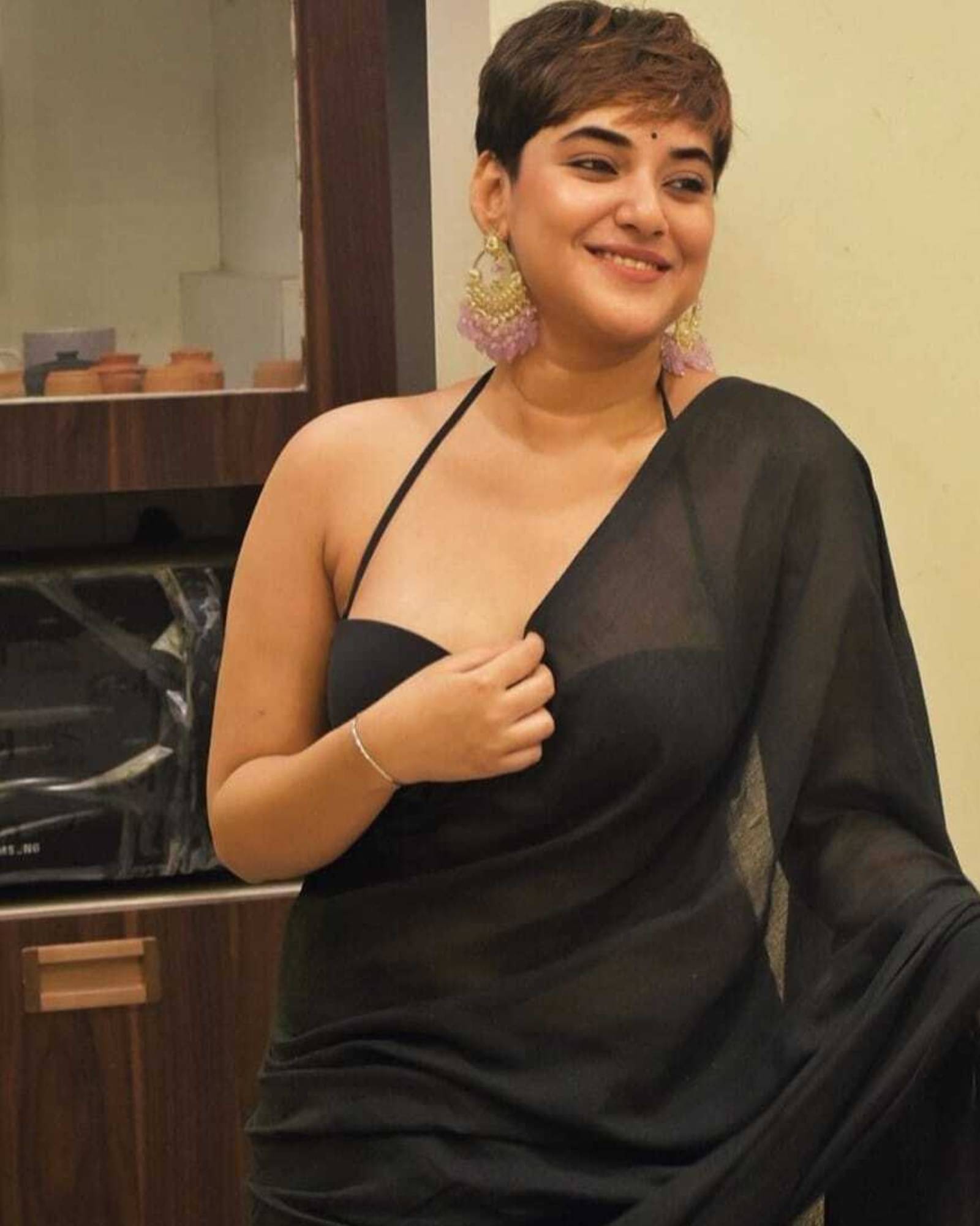 ANAND SAREES Georgette Solid Saree With Unstitched Blouse Piece ( Black ) ANAND SAREES Georgette Solid Saree With Unstitched Blouse Piece ( Black )