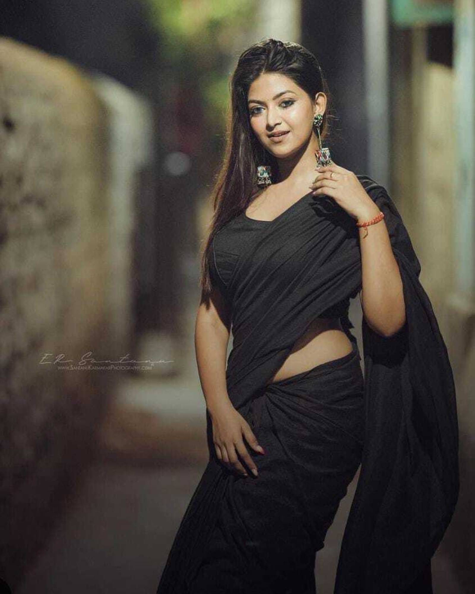 ANAND SAREES Georgette Solid Saree With Unstitched Blouse Piece ( Black ) ANAND SAREES Georgette Solid Saree With Unstitched Blouse Piece ( Black )