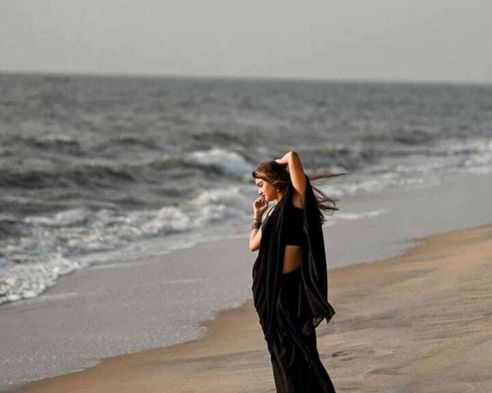 ANAND SAREES Georgette Solid Saree With Unstitched Blouse Piece ( Black ) ANAND SAREES Georgette Solid Saree With Unstitched Blouse Piece ( Black )