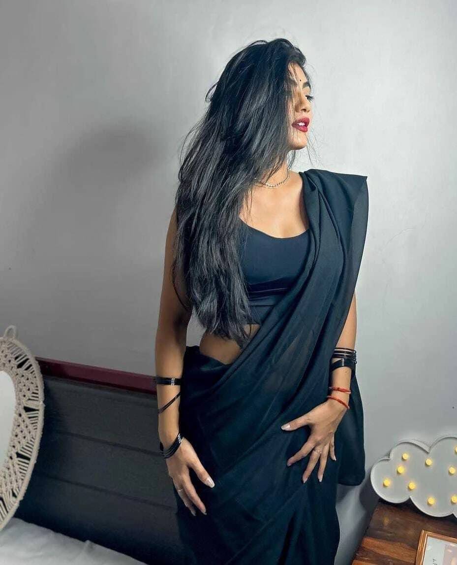 ANAND SAREES Georgette Solid Saree With Unstitched Blouse Piece ( Black ) ANAND SAREES Georgette Solid Saree With Unstitched Blouse Piece ( Black )