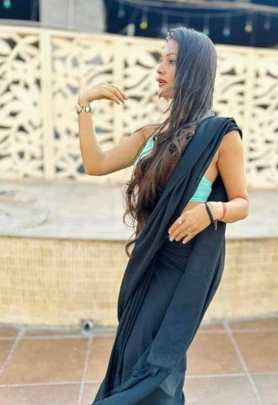 ANAND SAREES Georgette Solid Saree With Unstitched Blouse Piece ( Black ) ANAND SAREES Georgette Solid Saree With Unstitched Blouse Piece ( Black )