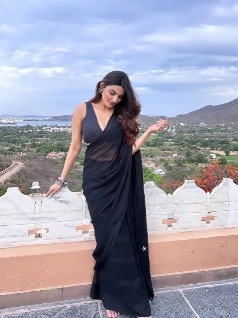     			ANAND SAREES Georgette Solid Saree With Unstitched Blouse Piece ( Black )