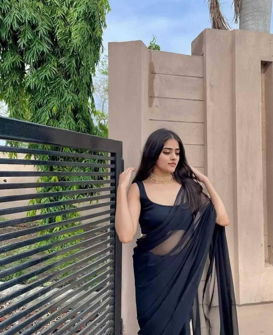 ANAND SAREES Georgette Solid Saree With Unstitched Blouse Piece ( Black ) ANAND SAREES Georgette Solid Saree With Unstitched Blouse Piece ( Black )