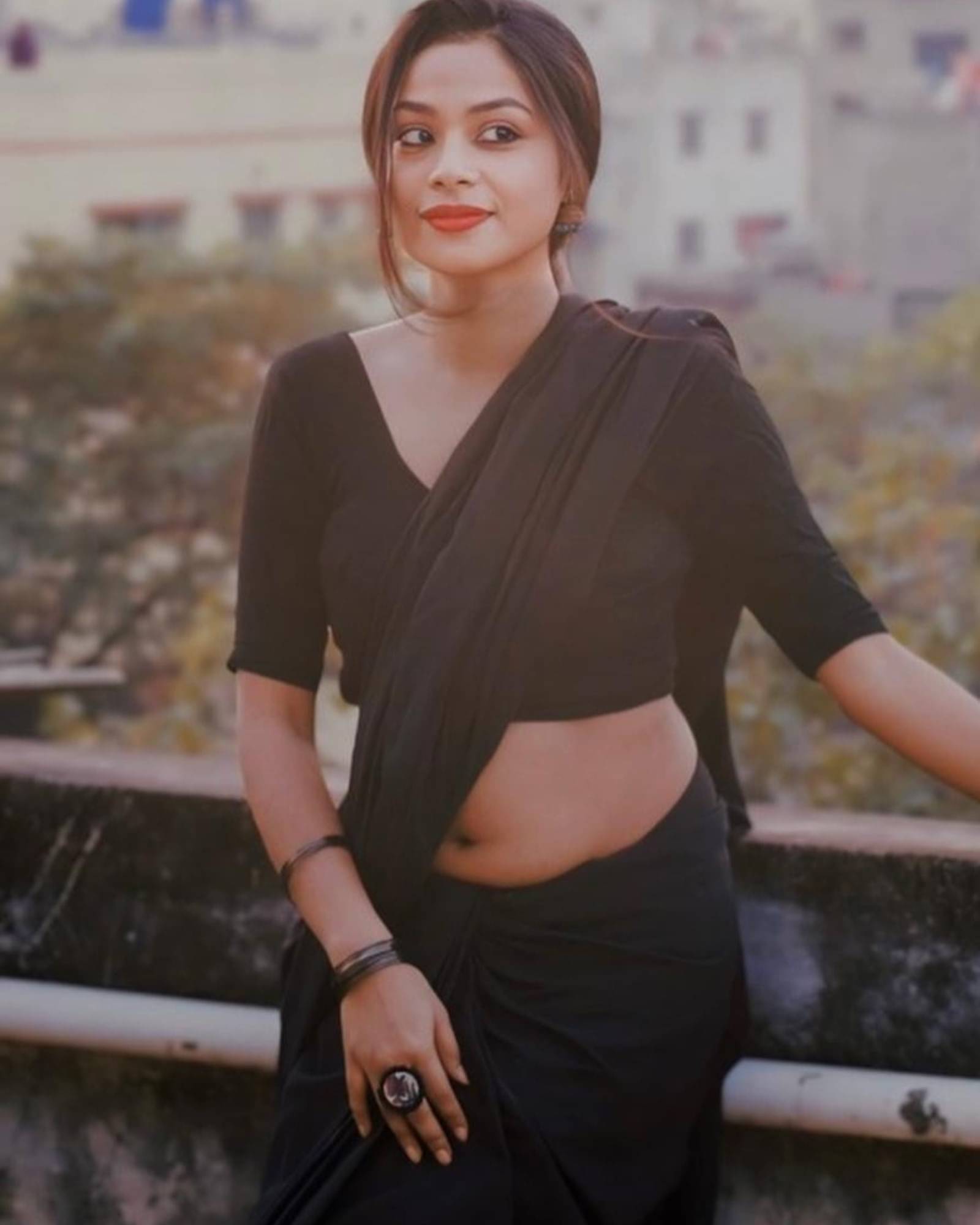 ANAND SAREES Georgette Solid Saree With Unstitched Blouse Piece ( Black ) ANAND SAREES Georgette Solid Saree With Unstitched Blouse Piece ( Black )