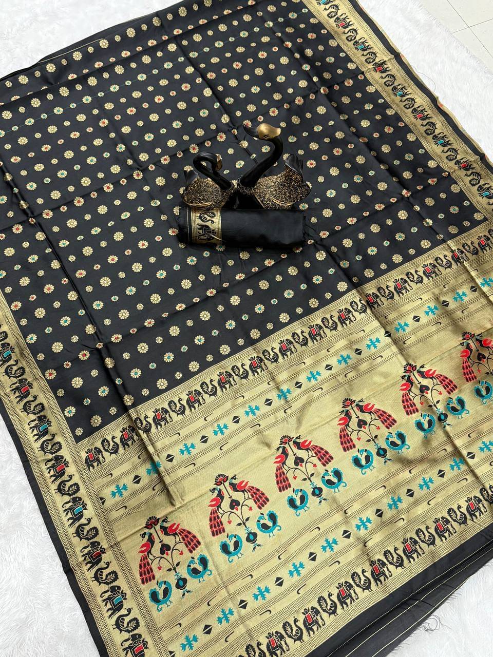 fab woven Art Silk Woven Kanjeevaram Sarees With Unstitched Blouse Piece ( Black ) fab woven Art Silk Woven Kanjeevaram Sarees With Unstitched Blouse Piece ( Black )